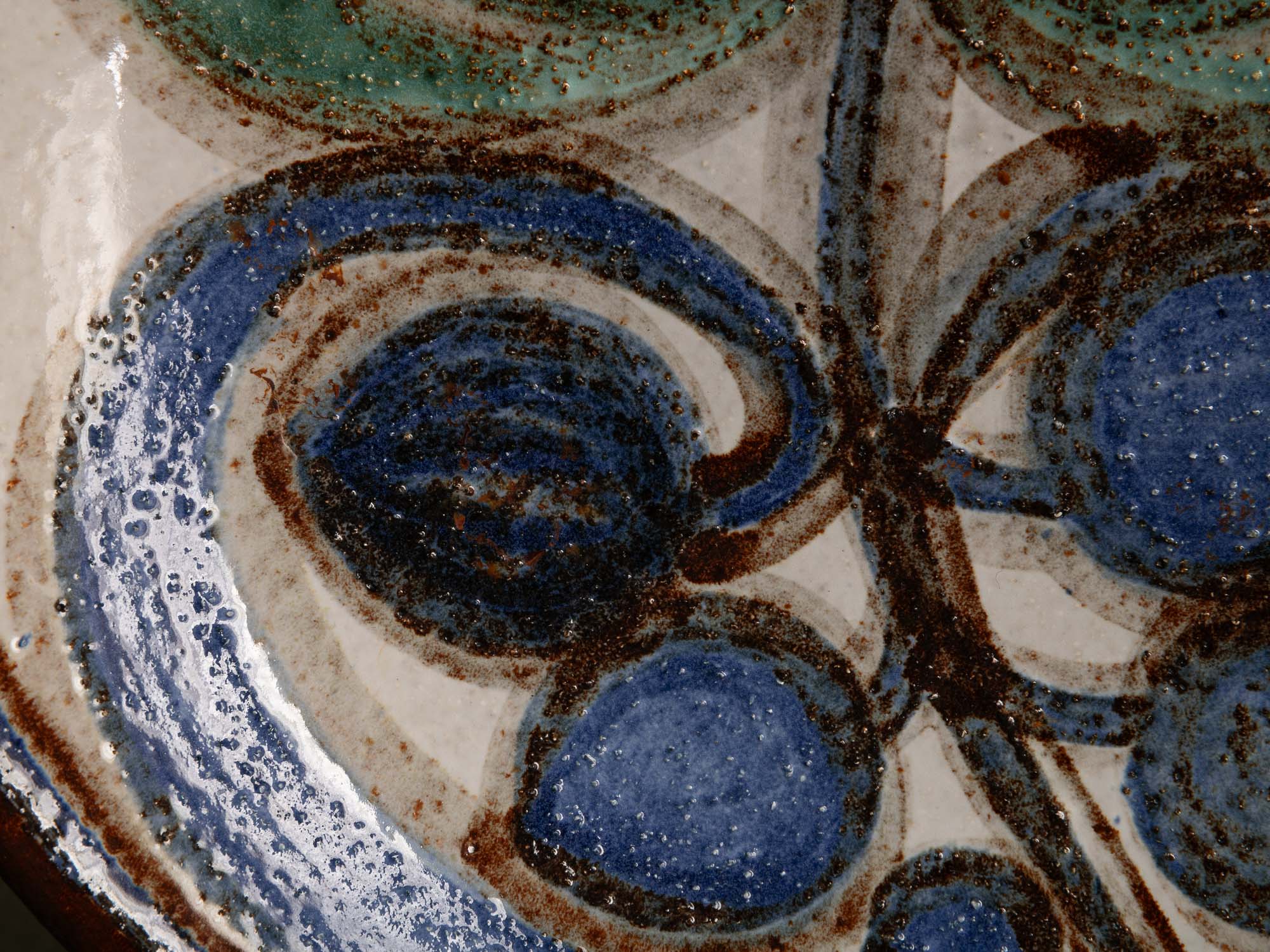 Grande coupe "Kaktus" de Noomi Backhausen & Poul Brandborg  pour Søholm Stentoj, Danemark (vers 1970)..Noomi Backhausen Cactus large bowl for Søholm Stentoj, Denmark (circa 1970)