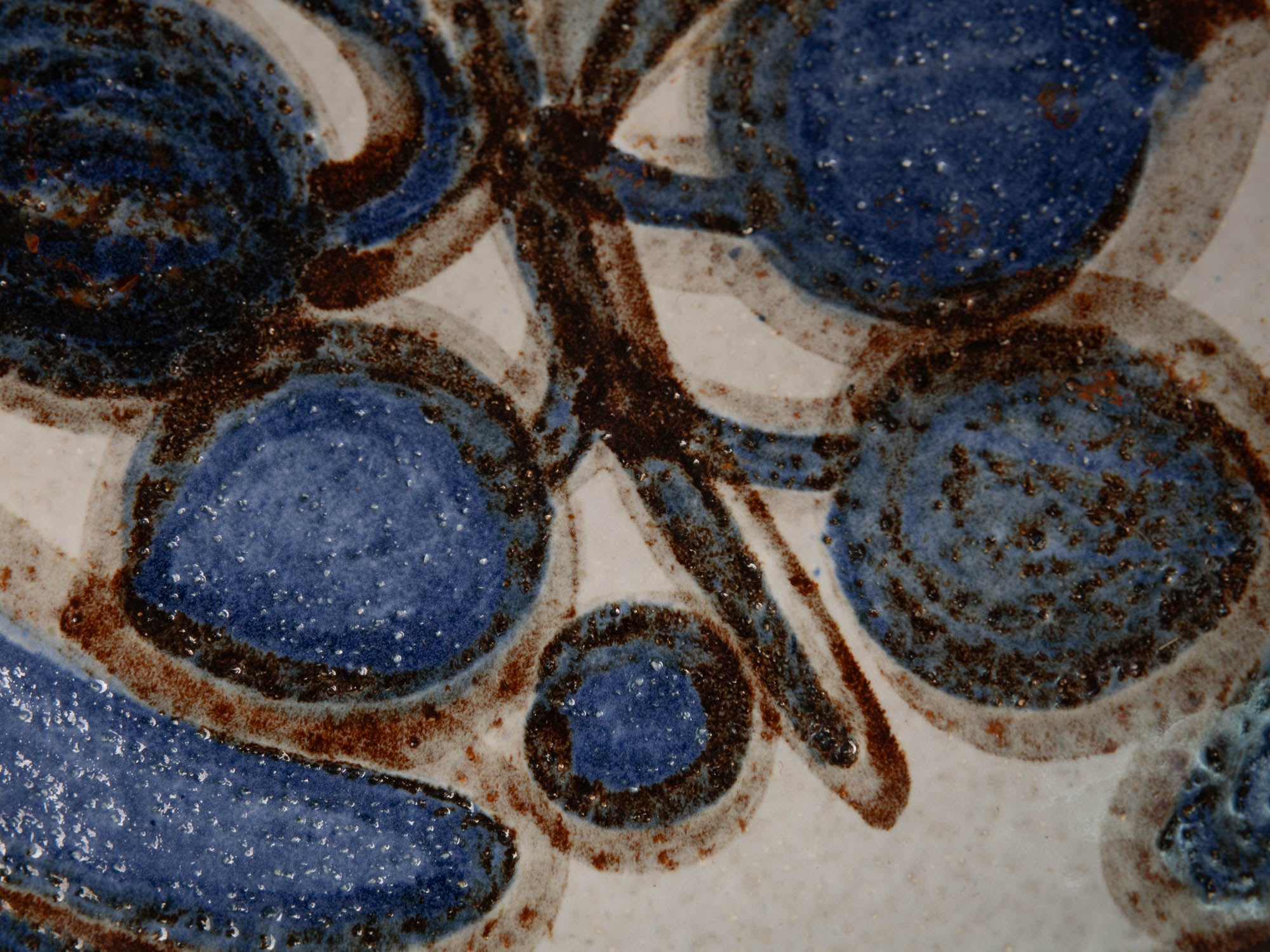 Grande coupe "Kaktus" de Noomi Backhausen & Poul Brandborg  pour Søholm Stentoj, Danemark (vers 1970)..Noomi Backhausen Cactus large bowl for Søholm Stentoj, Denmark (circa 1970)