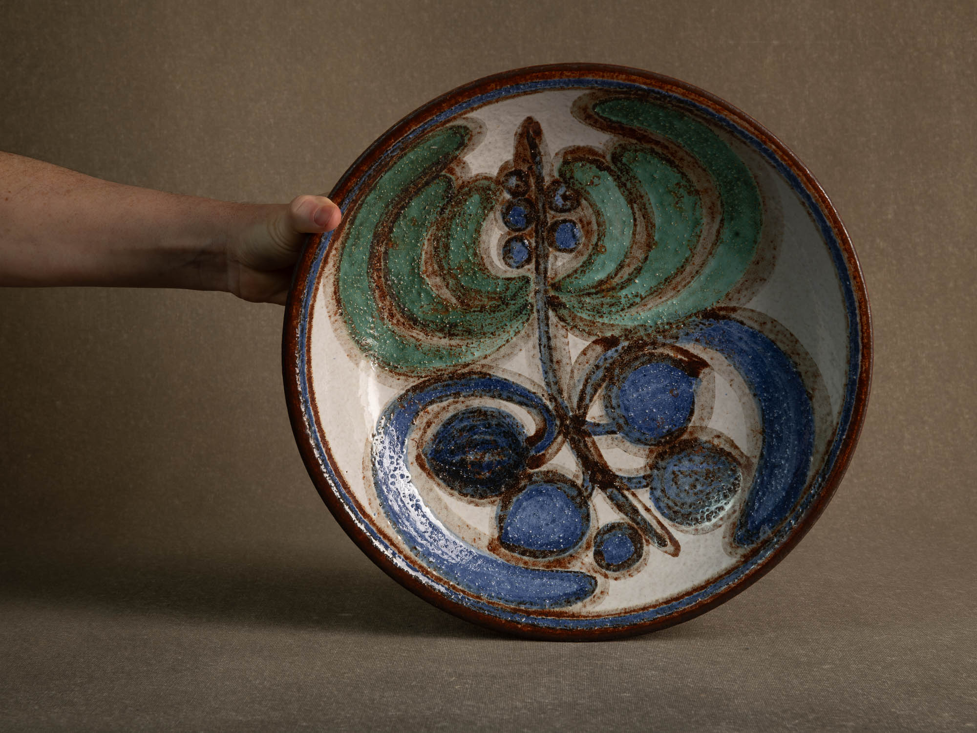 Grande coupe "Kaktus" de Noomi Backhausen & Poul Brandborg  pour Søholm Stentoj, Danemark (vers 1970)..Noomi Backhausen Cactus large bowl for Søholm Stentoj, Denmark (circa 1970)