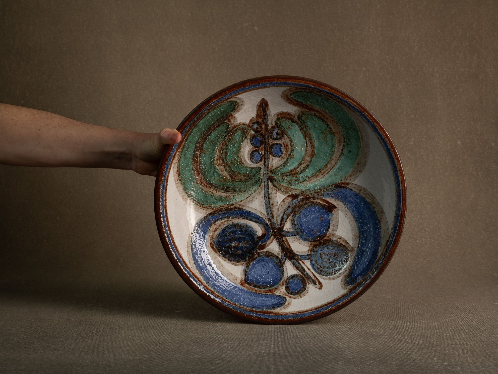Grande coupe "Kaktus" de Noomi Backhausen & Poul Brandborg  pour Søholm Stentoj, Danemark (vers 1970)..Noomi Backhausen Cactus large bowl for Søholm Stentoj, Denmark (circa 1970)