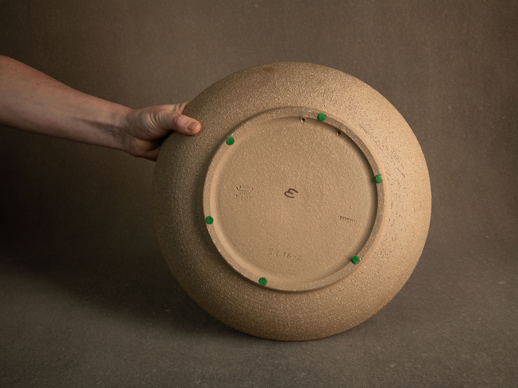 Grande coupe "Kaktus" de Noomi Backhausen & Poul Brandborg  pour Søholm Stentoj, Danemark (vers 1970)..Noomi Backhausen Cactus large bowl for Søholm Stentoj, Denmark (circa 1970)