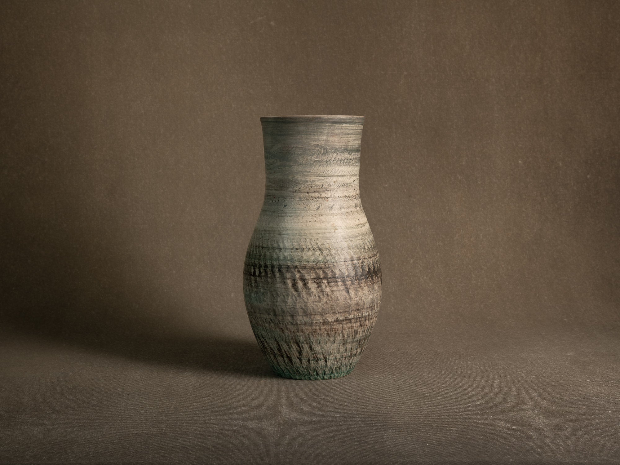 Important vase de l'Atelier du Tapis Vert à Vallauris, France (vers 1950-55)..Important vase from the Atelier du Tapis Vert in Vallauris, France (circa 1950-55)