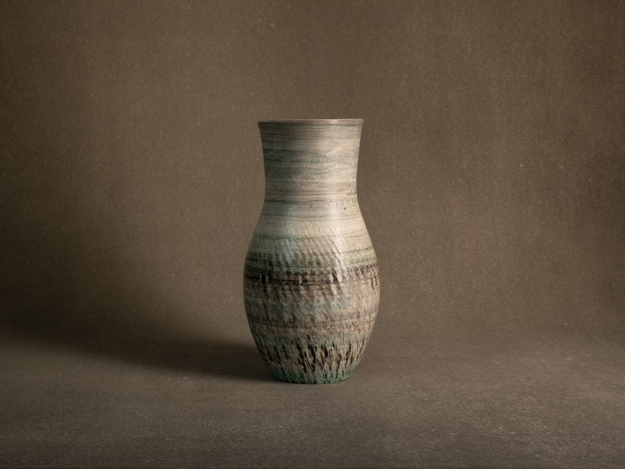 Important vase de l'Atelier du Tapis Vert à Vallauris, France (vers 1950-55)..Important vase from the Atelier du Tapis Vert in Vallauris, France (circa 1950-55)