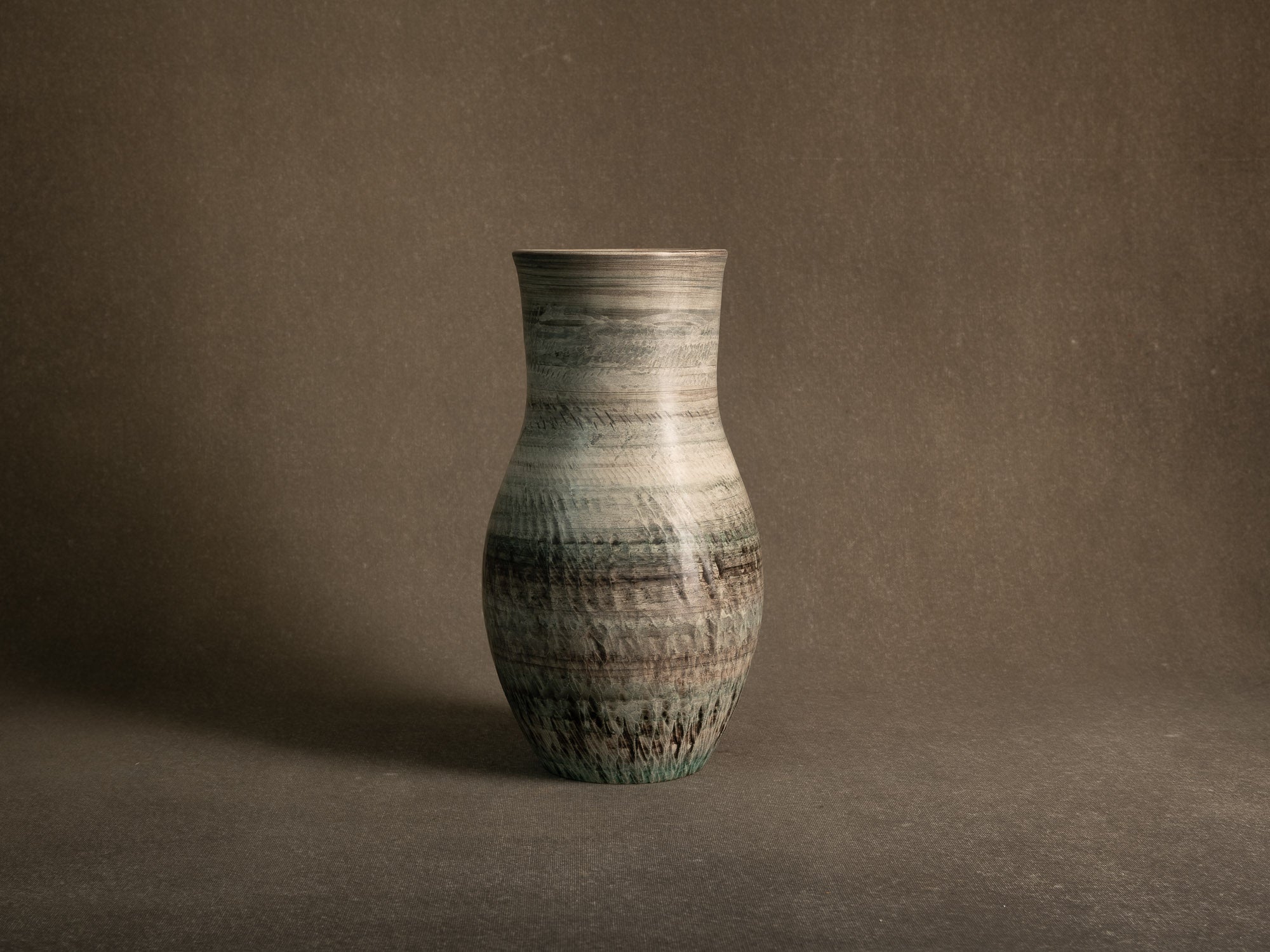 Important vase de l'Atelier du Tapis Vert à Vallauris, France (vers 1950-55)..Important vase from the Atelier du Tapis Vert in Vallauris, France (circa 1950-55)