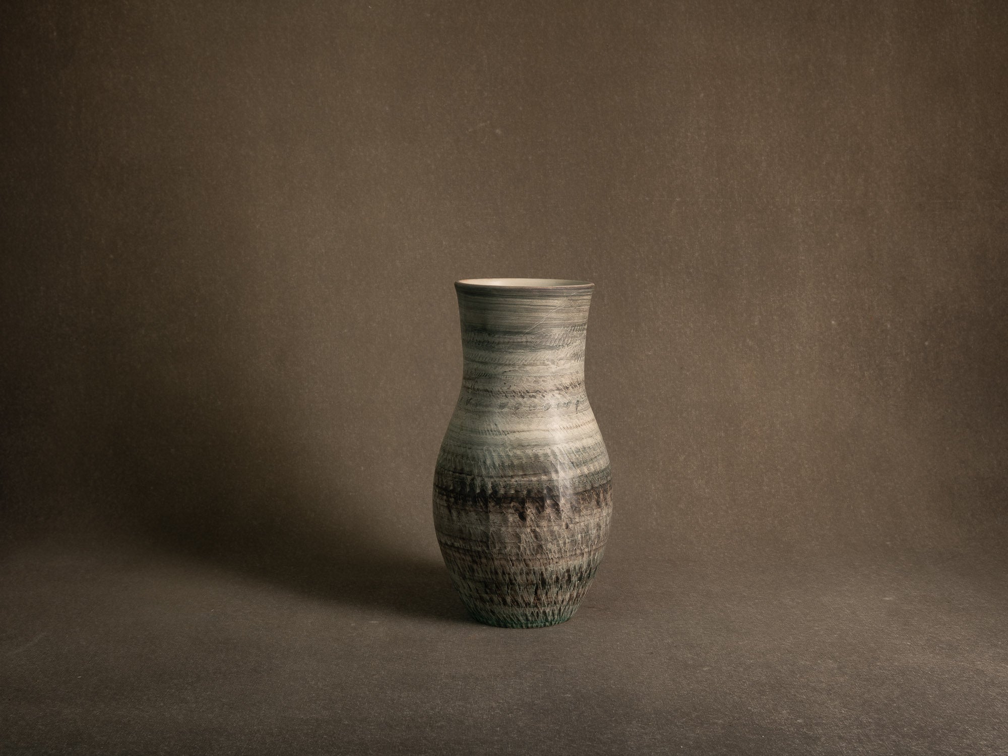 Important vase de l'Atelier du Tapis Vert à Vallauris, France (vers 1950-55)..Important vase from the Atelier du Tapis Vert in Vallauris, France (circa 1950-55)