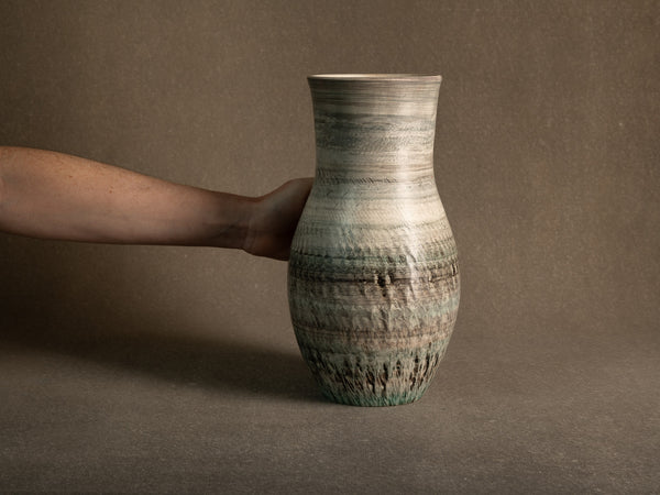 Important vase de l'Atelier du Tapis Vert à Vallauris, France (vers 1950-55)..Important vase from the Atelier du Tapis Vert in Vallauris, France (circa 1950-55)