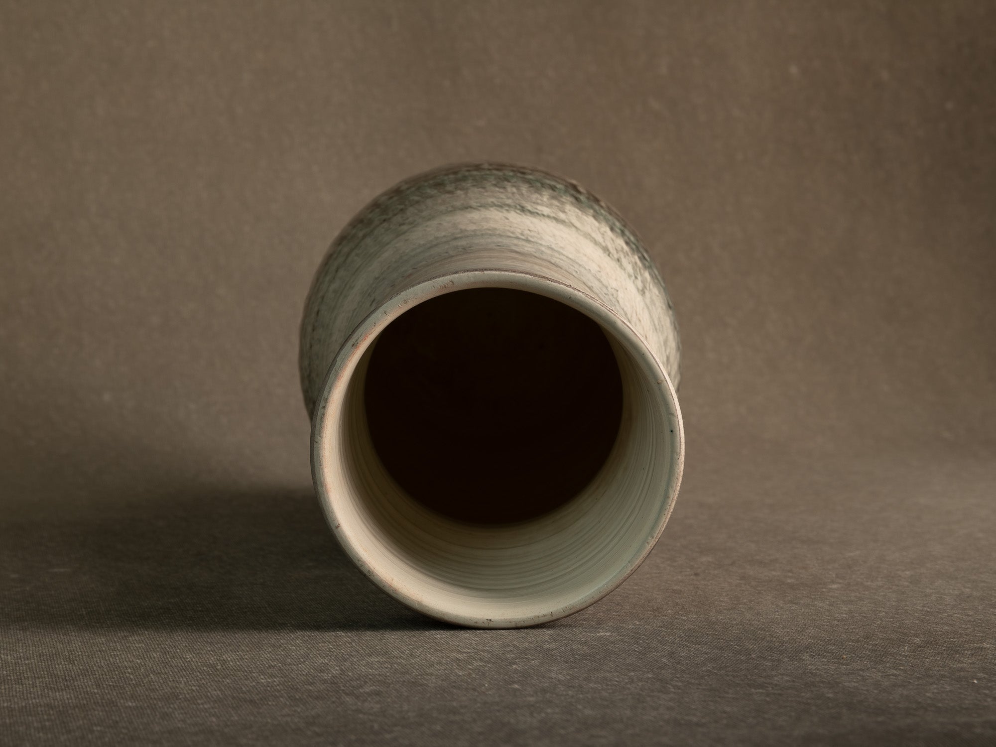 Important vase de l'Atelier du Tapis Vert à Vallauris, France (vers 1950-55)..Important vase from the Atelier du Tapis Vert in Vallauris, France (circa 1950-55)