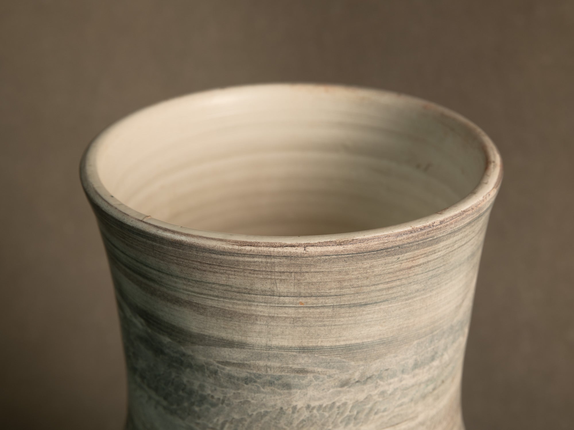 Important vase de l'Atelier du Tapis Vert à Vallauris, France (vers 1950-55)..Important vase from the Atelier du Tapis Vert in Vallauris, France (circa 1950-55)