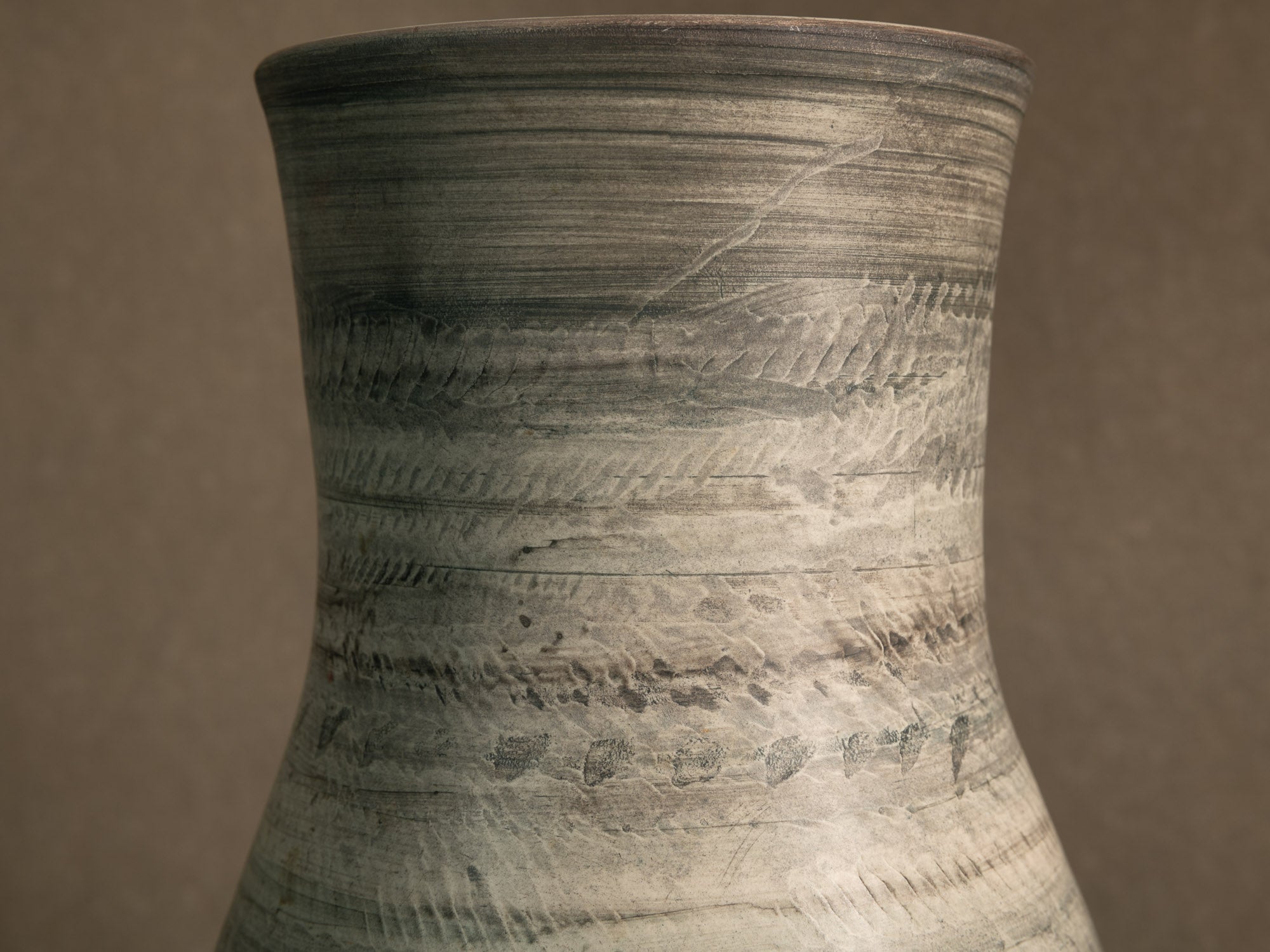 Important vase de l'Atelier du Tapis Vert à Vallauris, France (vers 1950-55)..Important vase from the Atelier du Tapis Vert in Vallauris, France (circa 1950-55)