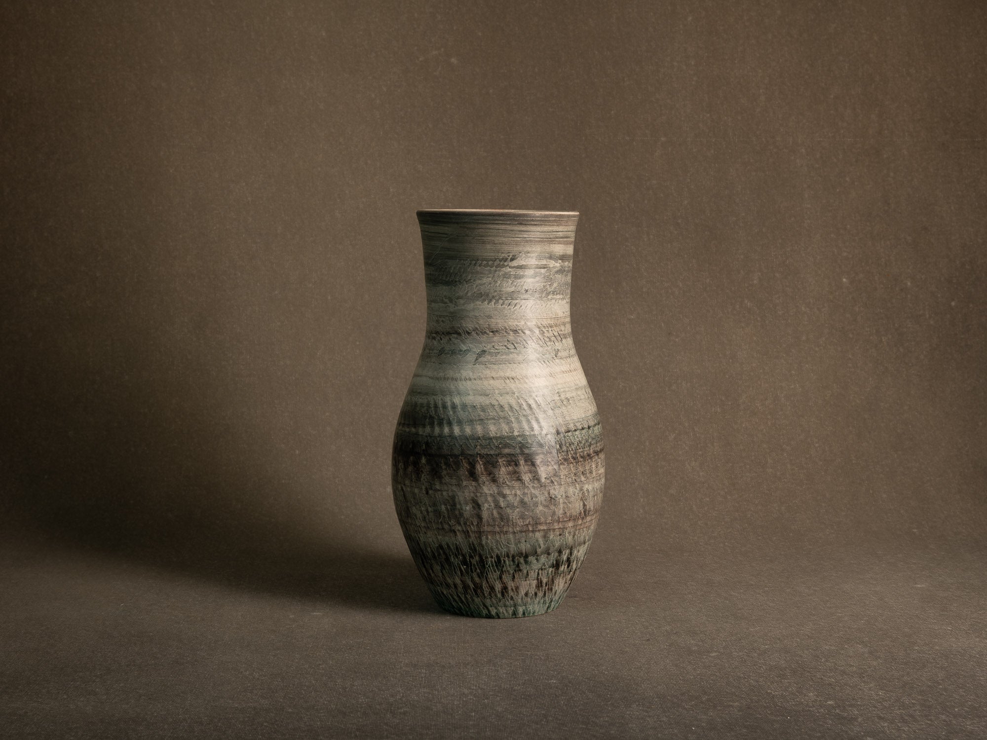 Important vase de l'Atelier du Tapis Vert à Vallauris, France (vers 1950-55)..Important vase from the Atelier du Tapis Vert in Vallauris, France (circa 1950-55)