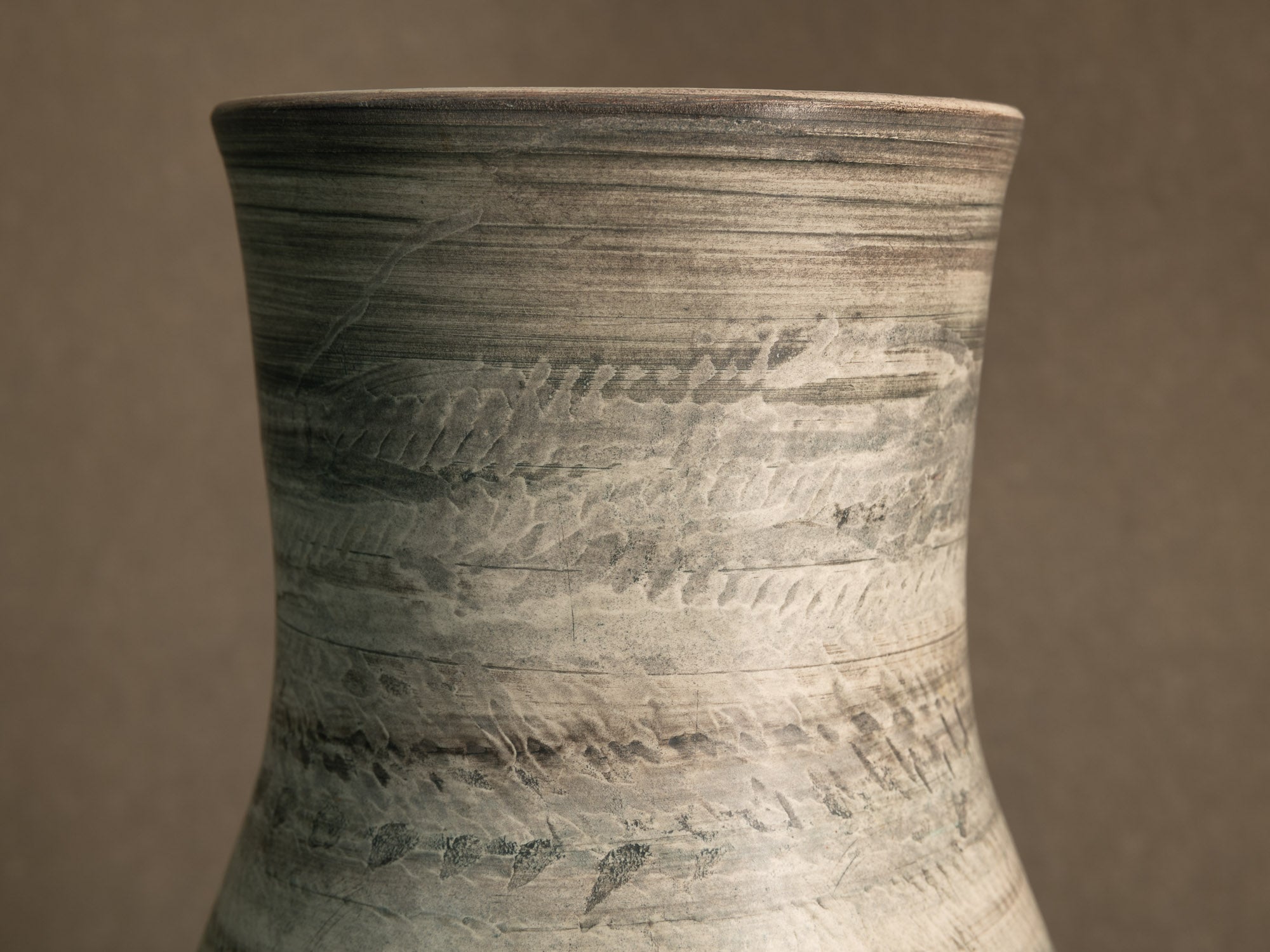 Important vase de l'Atelier du Tapis Vert à Vallauris, France (vers 1950-55)..Important vase from the Atelier du Tapis Vert in Vallauris, France (circa 1950-55)