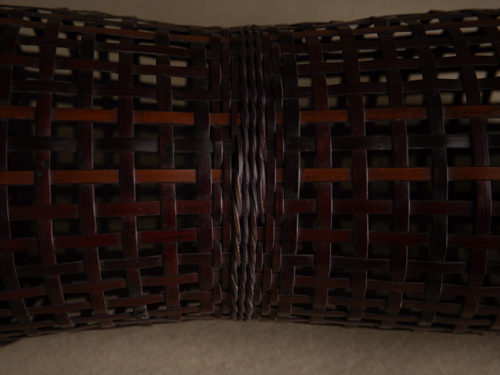Kake Hanakago, panier à suspendre pour le chabana, Japon (Ére Shōwa)..Finest Kake Hanakago wall hanging Ikebana bamboo basket, Japan (Shōwa era)
