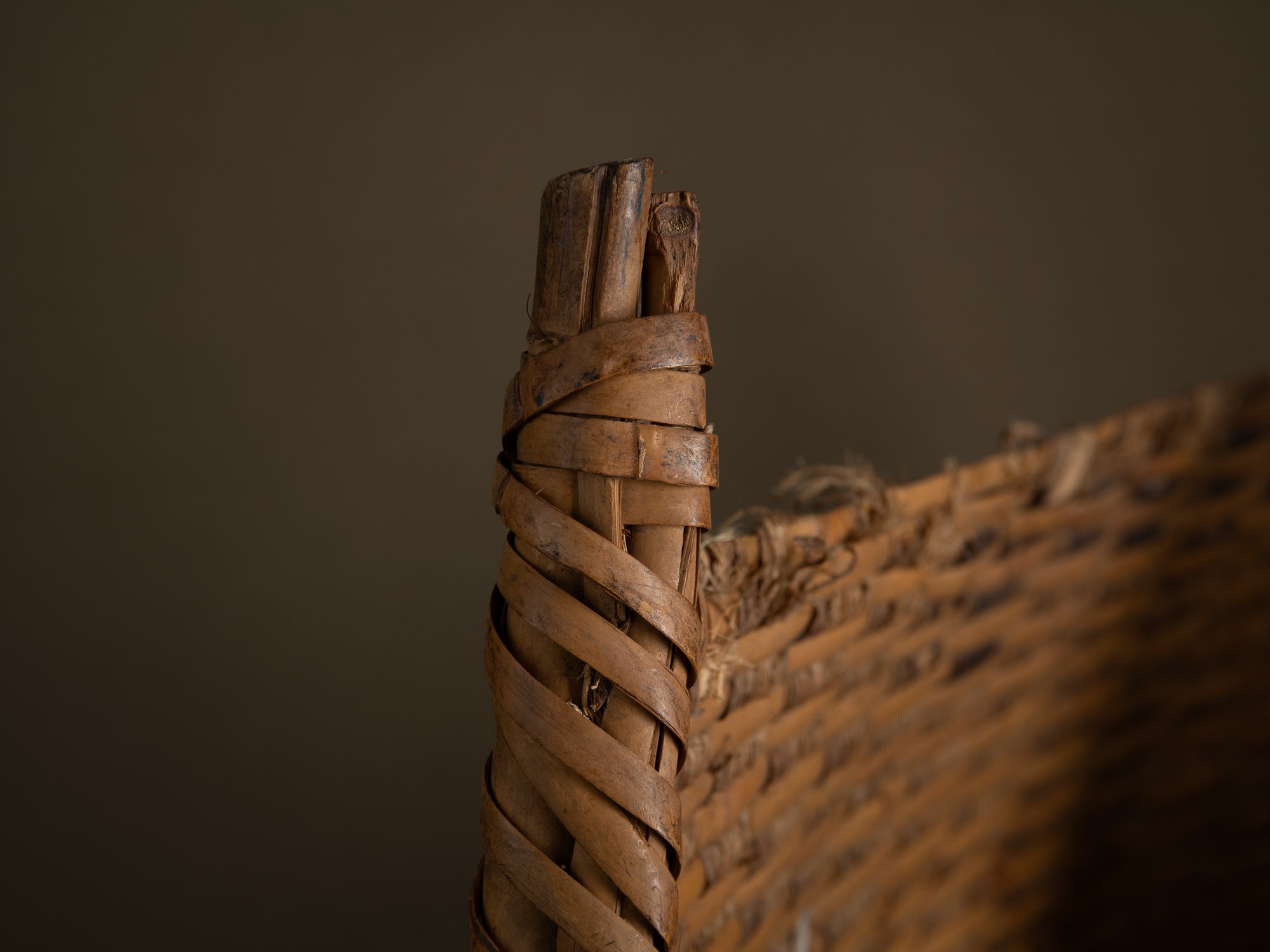 Ensemble de vans / plateau de vannage "Mi" en vannerie de bambou et écorce de cerisier, Japon (milieu du XXe siècle)..Set of two "Mi" bamboo and cherry bark basketwork, Japan (mid-20th century)