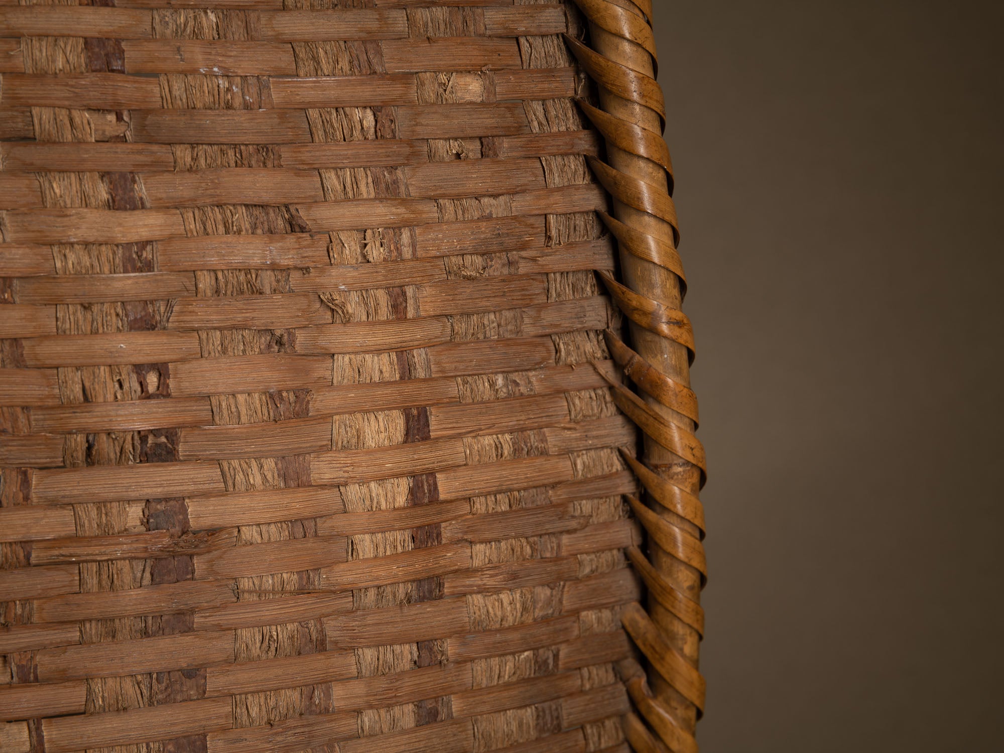 Ensemble de vans / plateau de vannage "Mi" en vannerie de bambou et écorce de cerisier, Japon (milieu du XXe siècle)..Set of two "Mi" bamboo and cherry bark basketwork, Japan (mid-20th century)