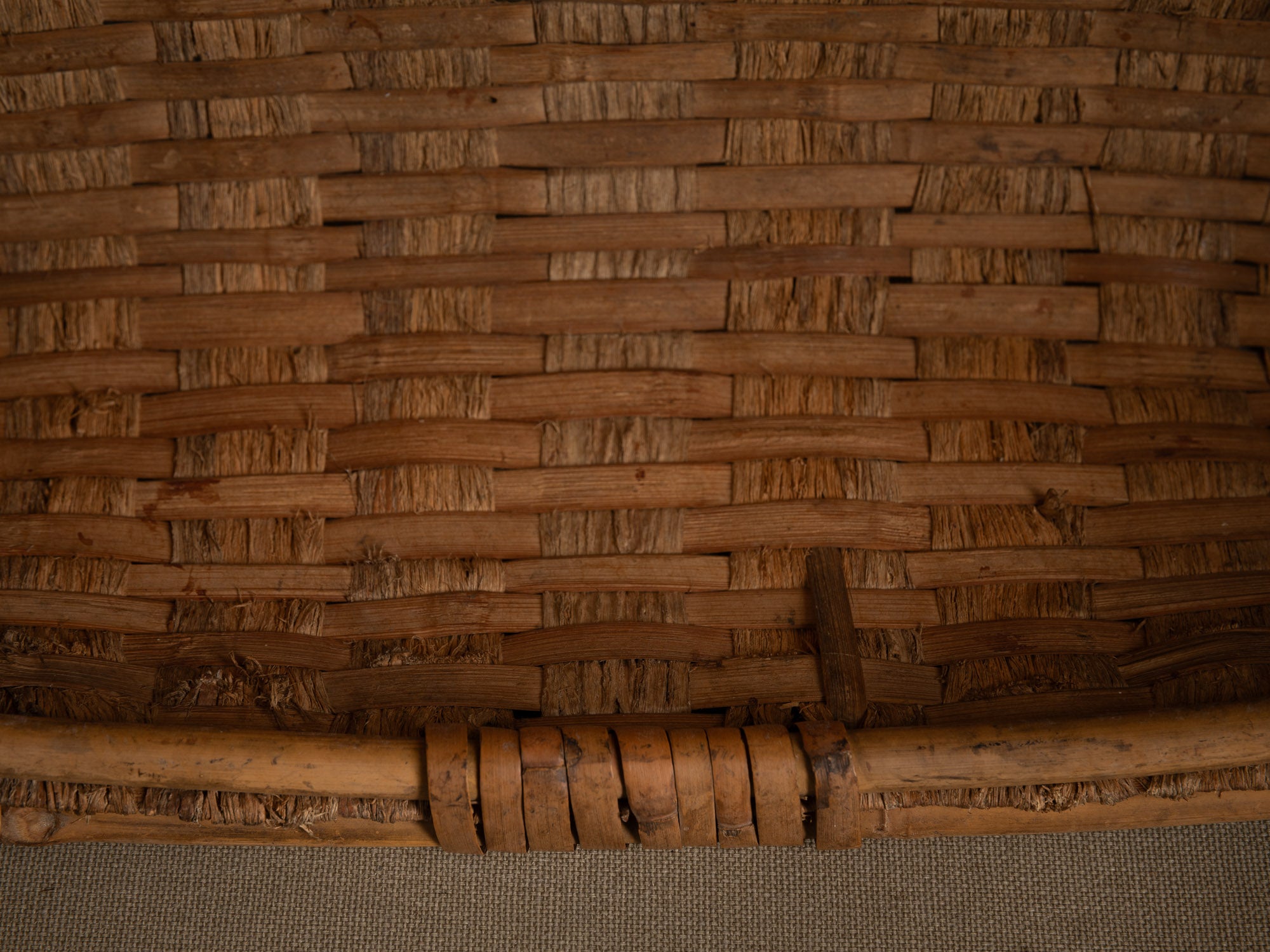 Ensemble de vans / plateau de vannage "Mi" en vannerie de bambou et écorce de cerisier, Japon (milieu du XXe siècle)..Set of two "Mi" bamboo and cherry bark basketwork, Japan (mid-20th century)