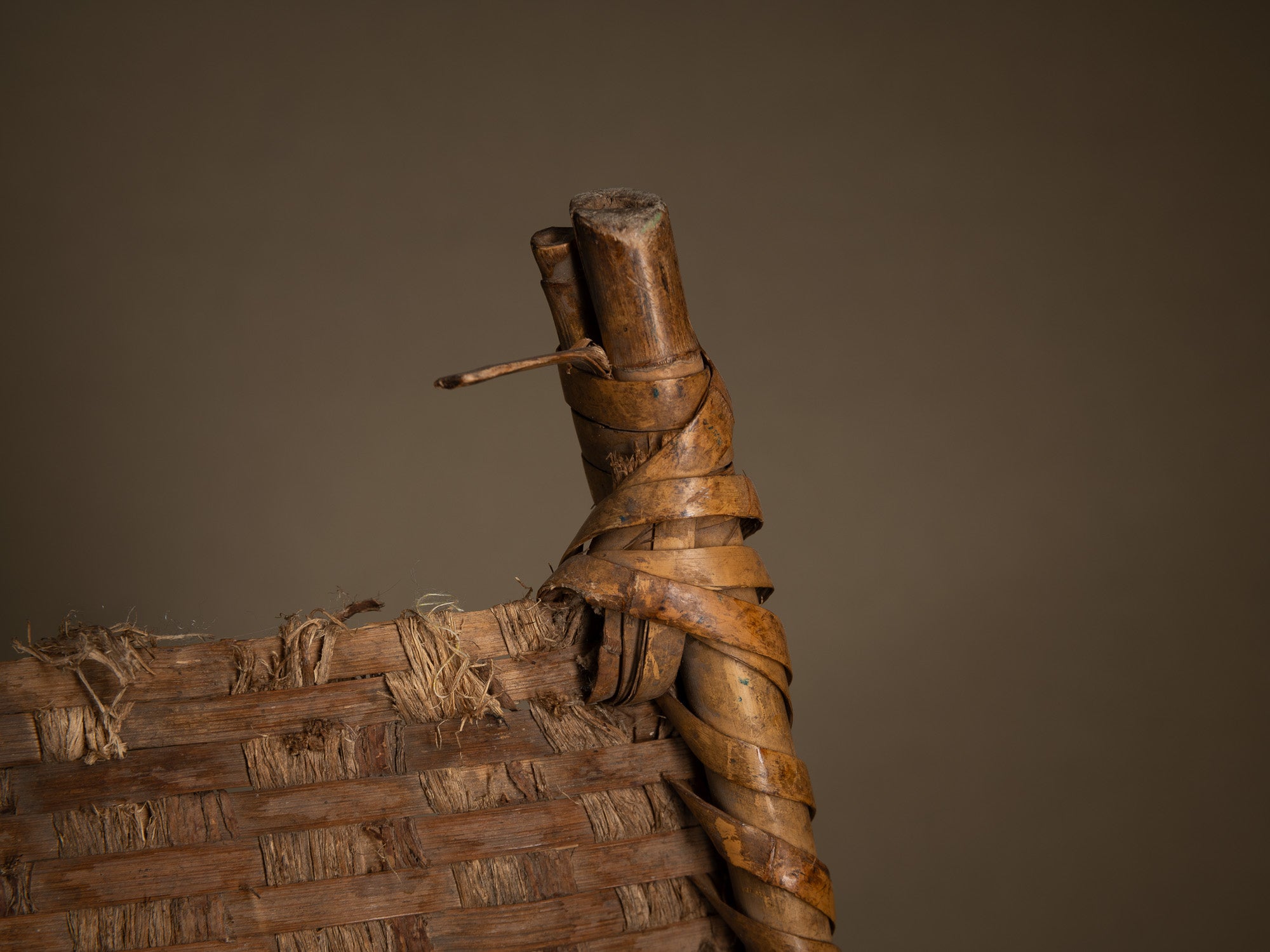 Ensemble de vans / plateau de vannage "Mi" en vannerie de bambou et écorce de cerisier, Japon (milieu du XXe siècle)..Set of two "Mi" bamboo and cherry bark basketwork, Japan (mid-20th century)