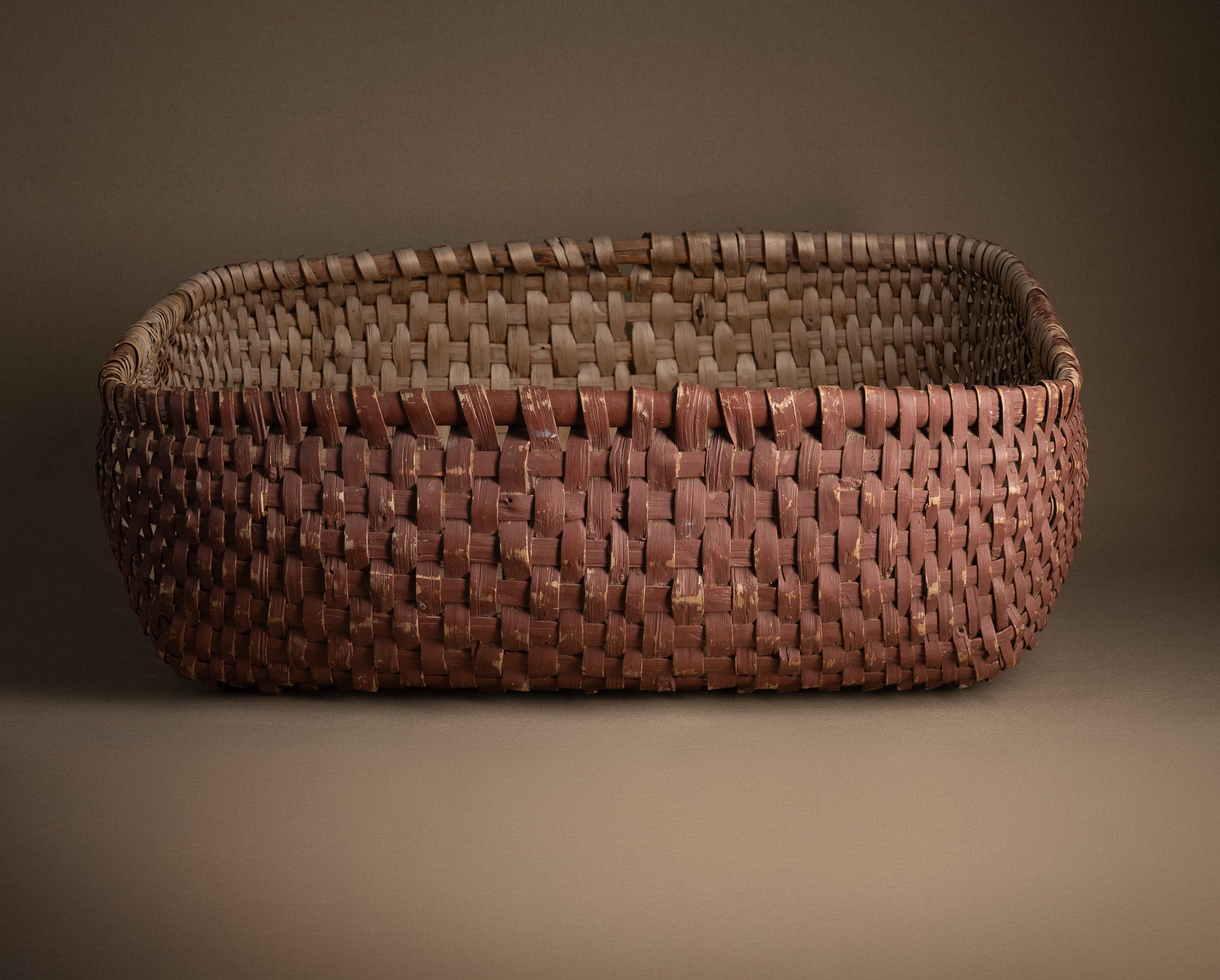 Monumental panier du Jämtland au rouge de Falun,Suède (Fin du XIXe / début du XXe siècle)..Monumental Jämtland basket with Falun red, Sweden (late 19th / early 20th century)