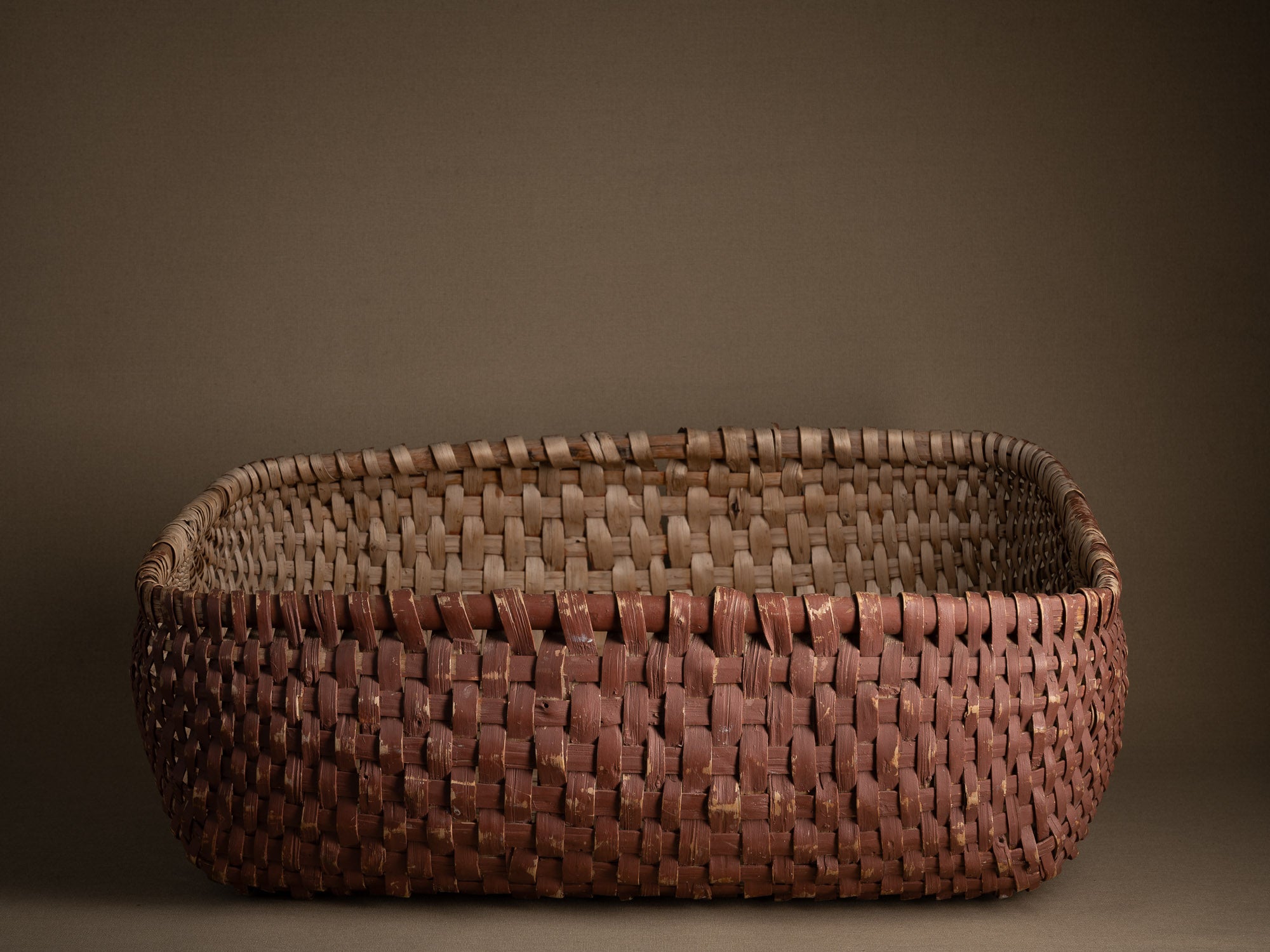 Monumental panier du Jämtland au rouge de Falun,Suède (Fin du XIXe / début du XXe siècle)..Monumental Jämtland basket with Falun red, Sweden (late 19th / early 20th century)