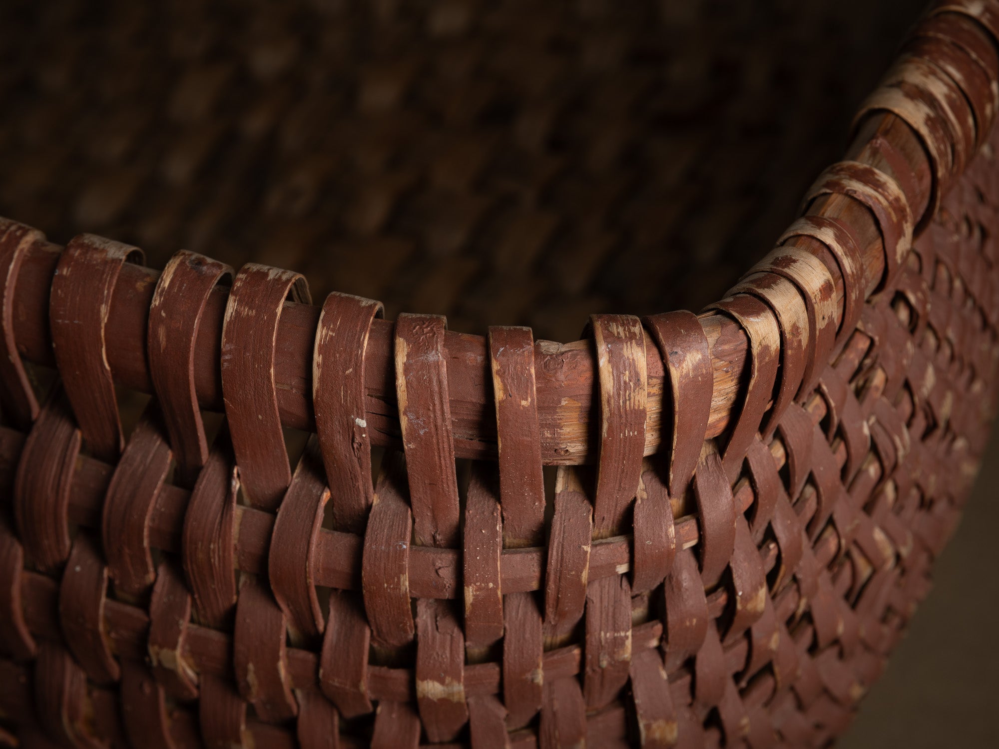 Monumental panier du Jämtland au rouge de Falun,Suède (Fin du XIXe / début du XXe siècle)..Monumental Jämtland basket with Falun red, Sweden (late 19th / early 20th century)