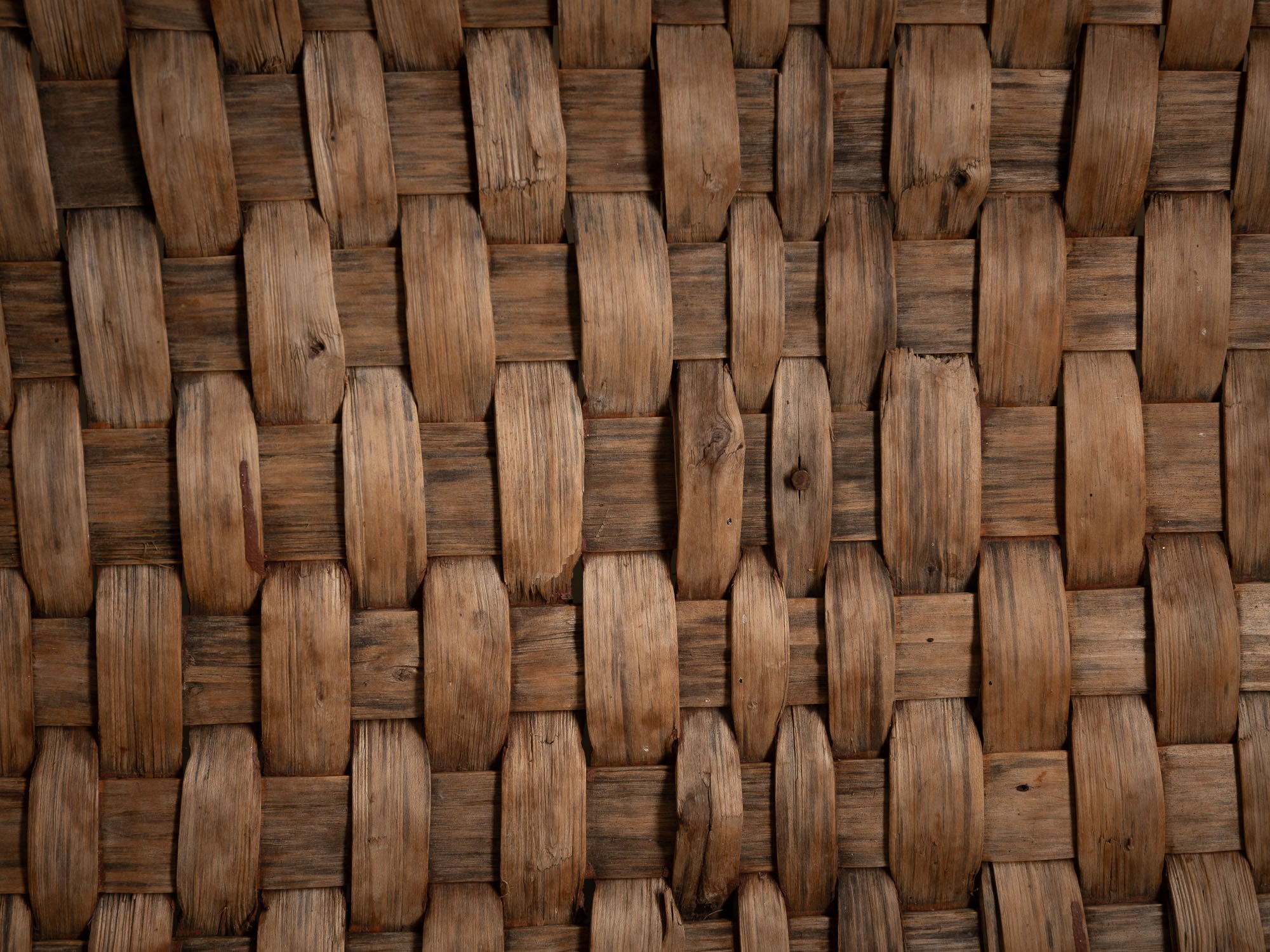 Monumental panier du Jämtland au rouge de Falun,Suède (Fin du XIXe / début du XXe siècle)..Monumental Jämtland basket with Falun red, Sweden (late 19th / early 20th century)
