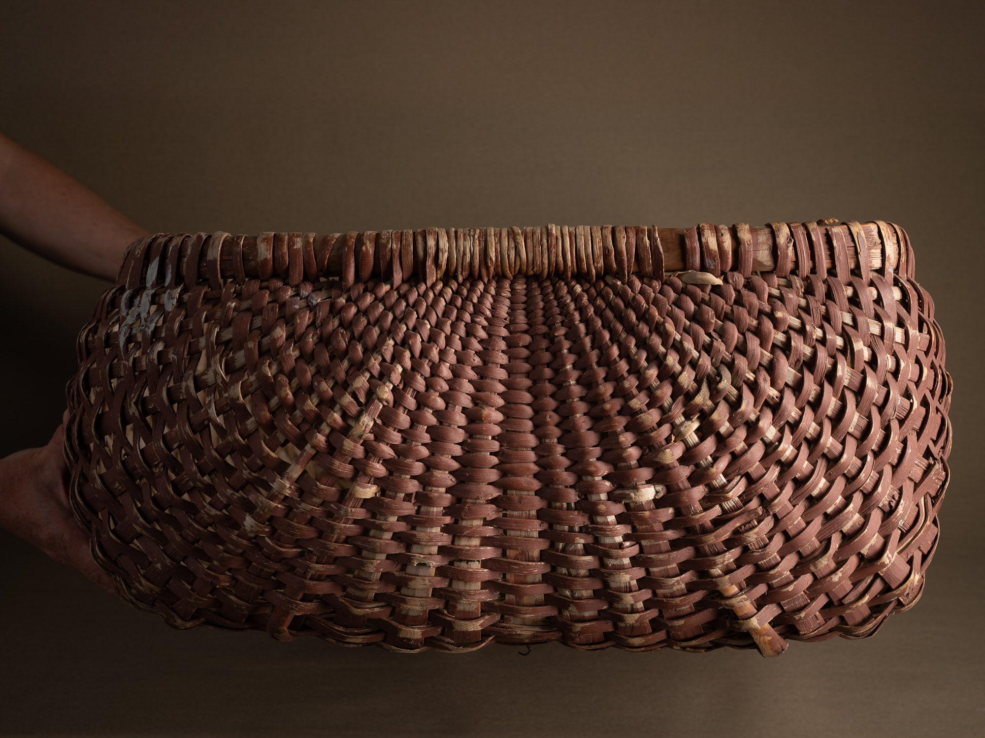Monumental panier du Jämtland au rouge de Falun,Suède (Fin du XIXe / début du XXe siècle)..Monumental Jämtland basket with Falun red, Sweden (late 19th / early 20th century)