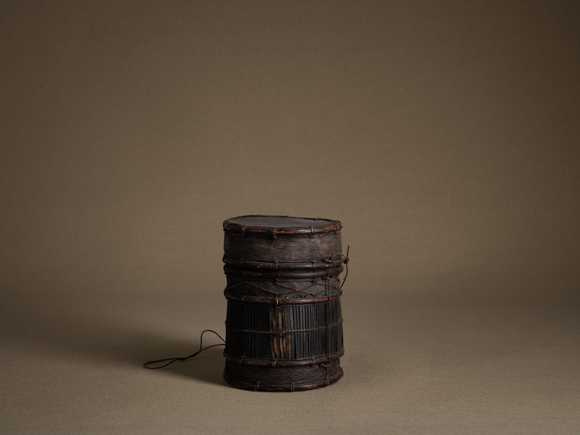 Boîte porte&#x2011;café Tampung kupi, Indonésie (Fin du XIXe / début du XXe siècle)..Tampung kupi box, Indonesia (Late 19th / Early 20th century)
