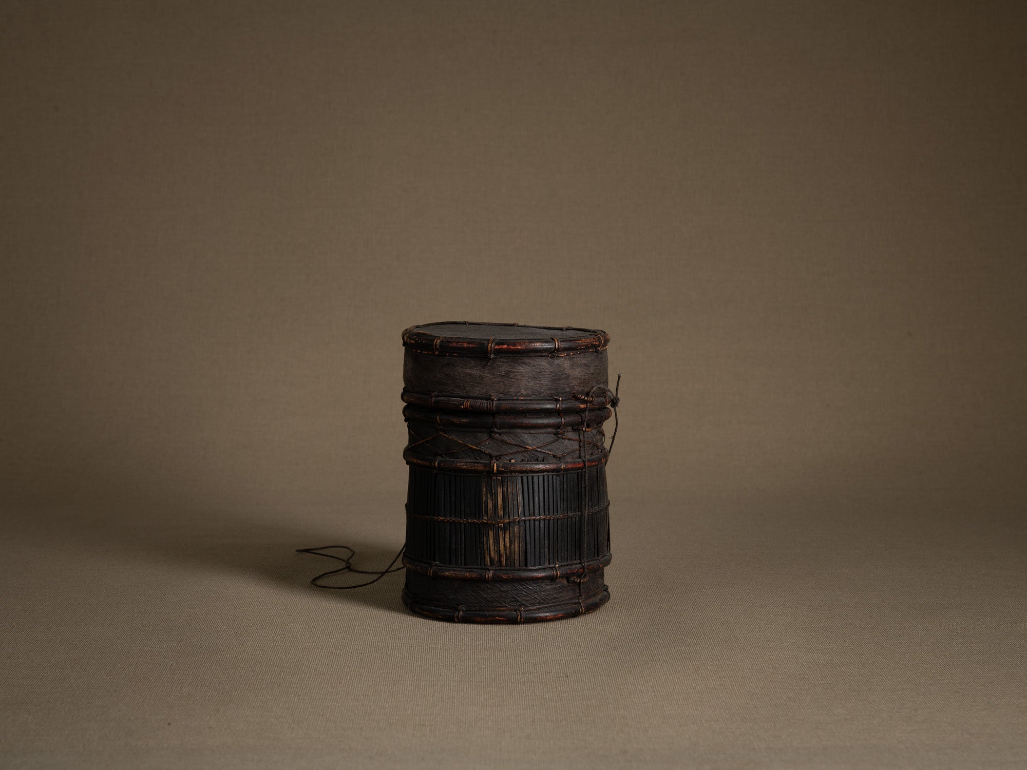 Boîte porte&#x2011;café Tampung kupi, Indonésie (Fin du XIXe / début du XXe siècle)..Tampung kupi box, Indonesia (Late 19th / Early 20th century)