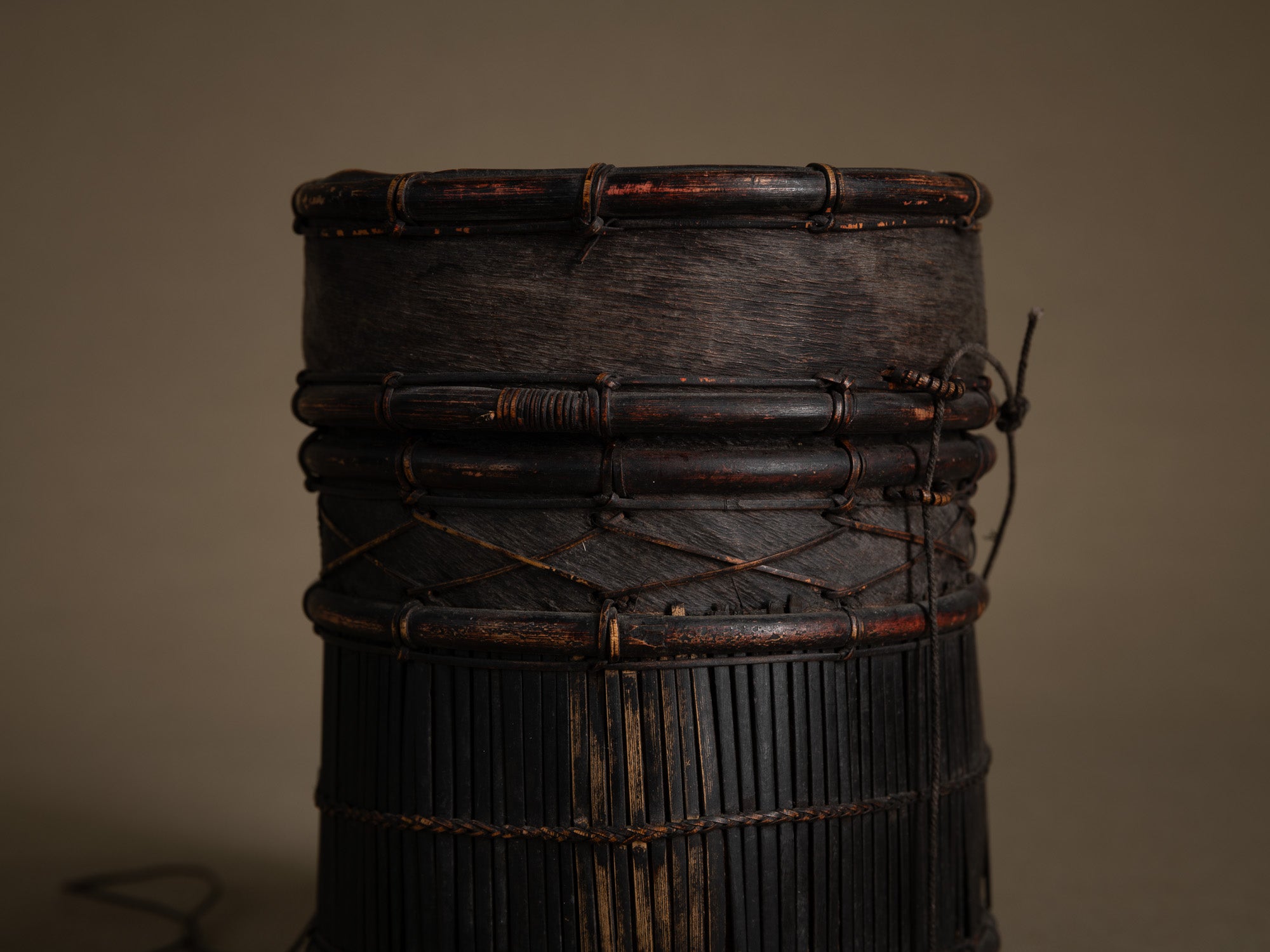Boîte porte&#x2011;café Tampung kupi, Indonésie (Fin du XIXe / début du XXe siècle)..Tampung kupi box, Indonesia (Late 19th / Early 20th century)