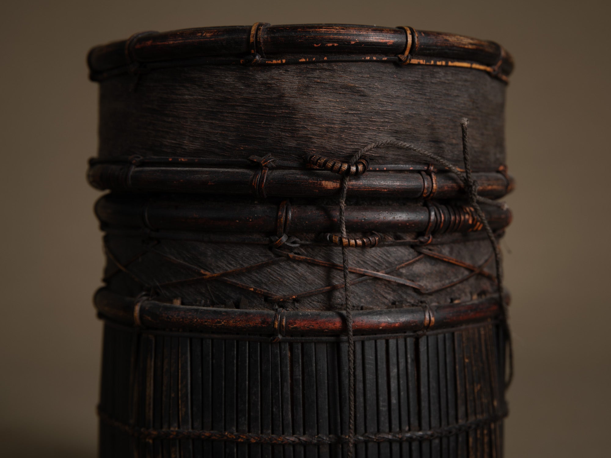 Boîte porte&#x2011;café Tampung kupi, Indonésie (Fin du XIXe / début du XXe siècle)..Tampung kupi box, Indonesia (Late 19th / Early 20th century)