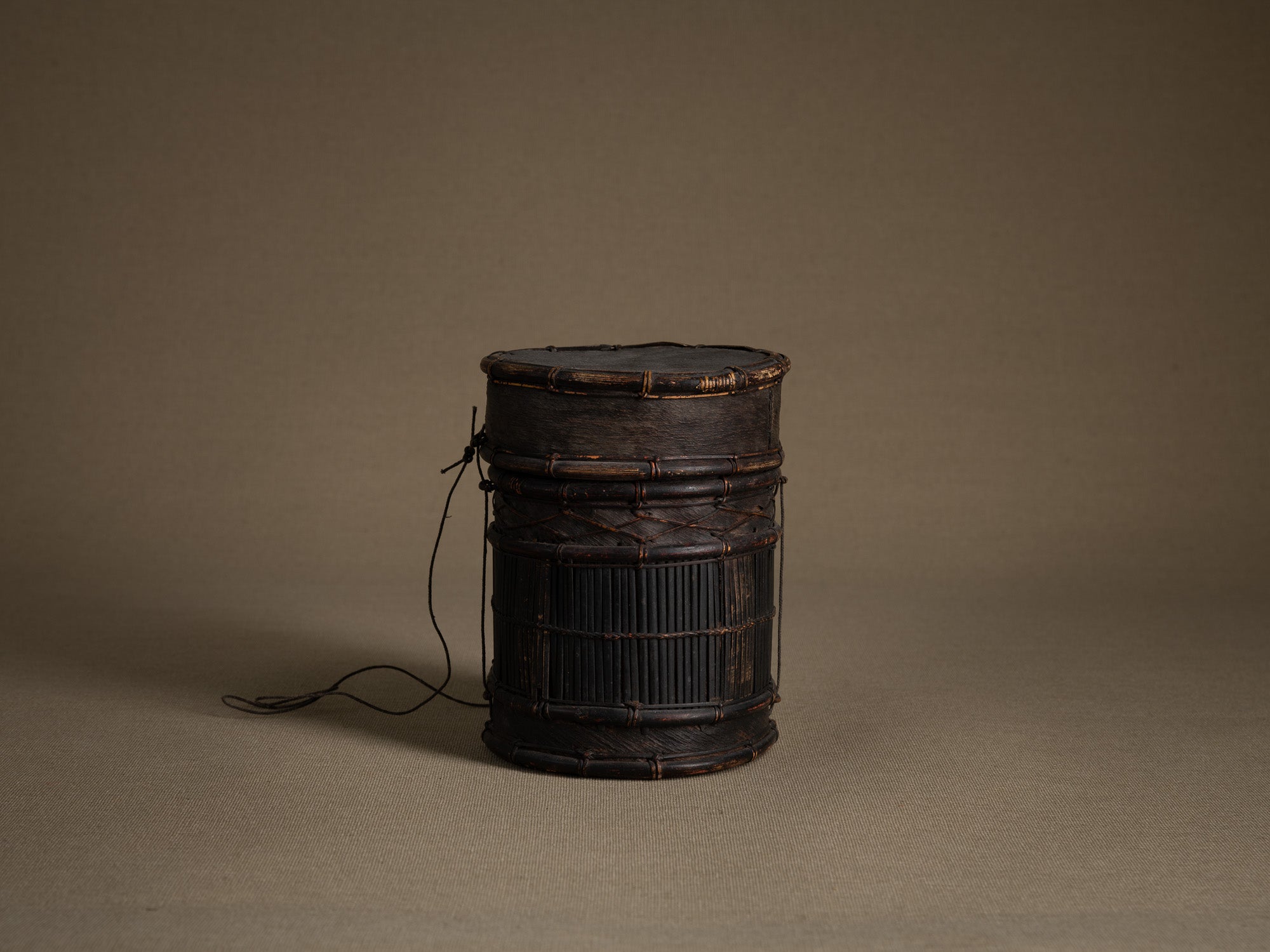 Boîte porte&#x2011;café Tampung kupi, Indonésie (Fin du XIXe / début du XXe siècle)..Tampung kupi box, Indonesia (Late 19th / Early 20th century)