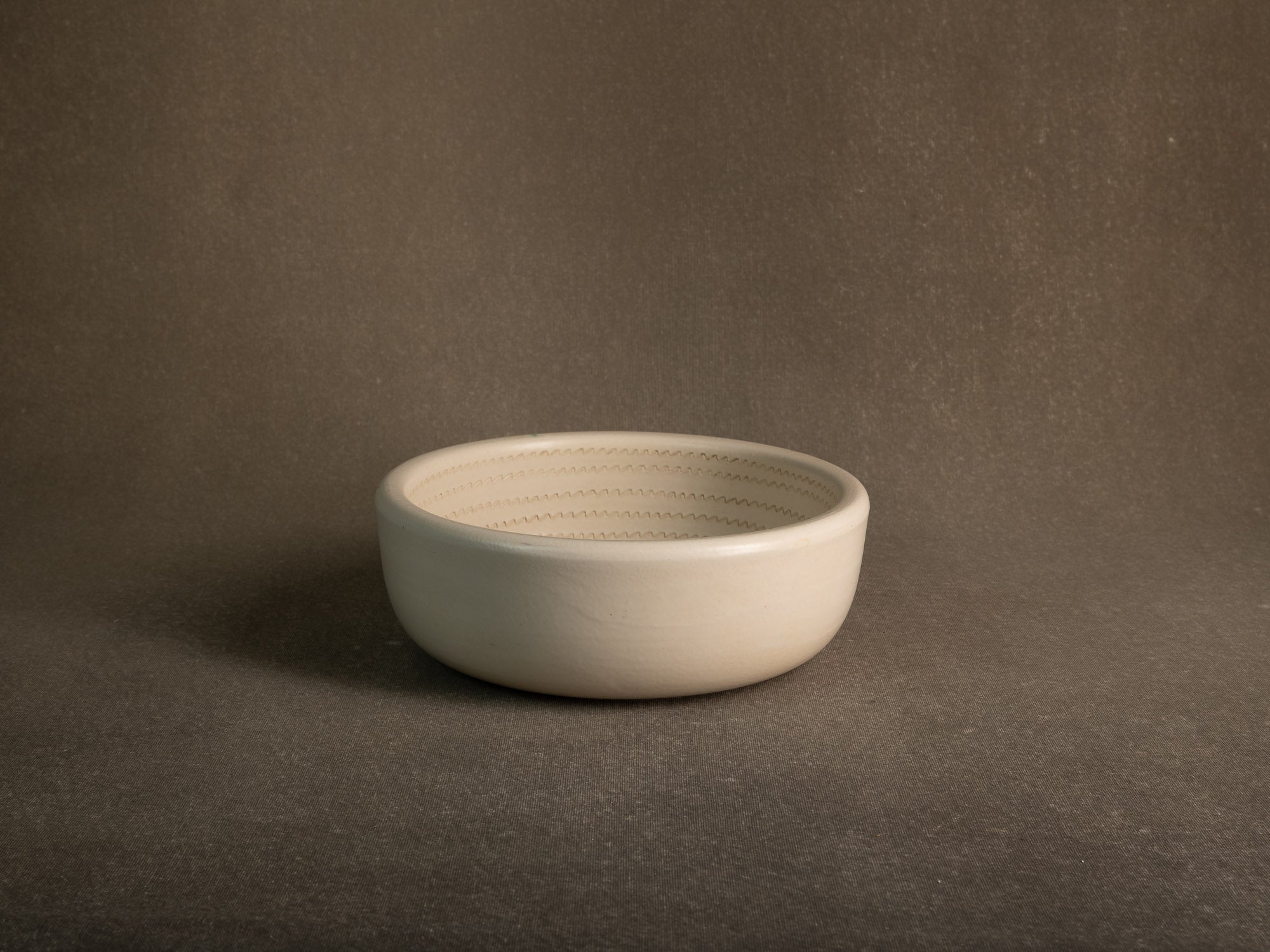 Rare coupe de Fernand Elchinger à Soufflenheim, France (Fin des Années 1940)..Large bowl by Fernand Elchinger in Soufflenheim, France (Late 1940's)