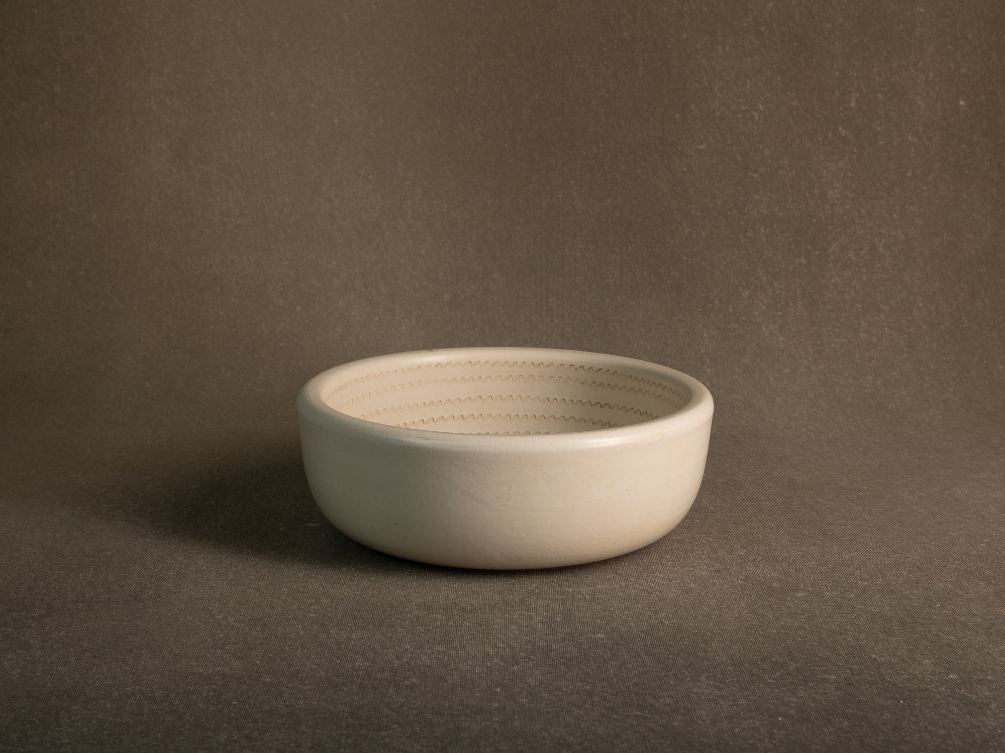 Rare coupe de Fernand Elchinger à Soufflenheim, France (Fin des Années 1940)..Large bowl by Fernand Elchinger in Soufflenheim, France (Late 1940's)