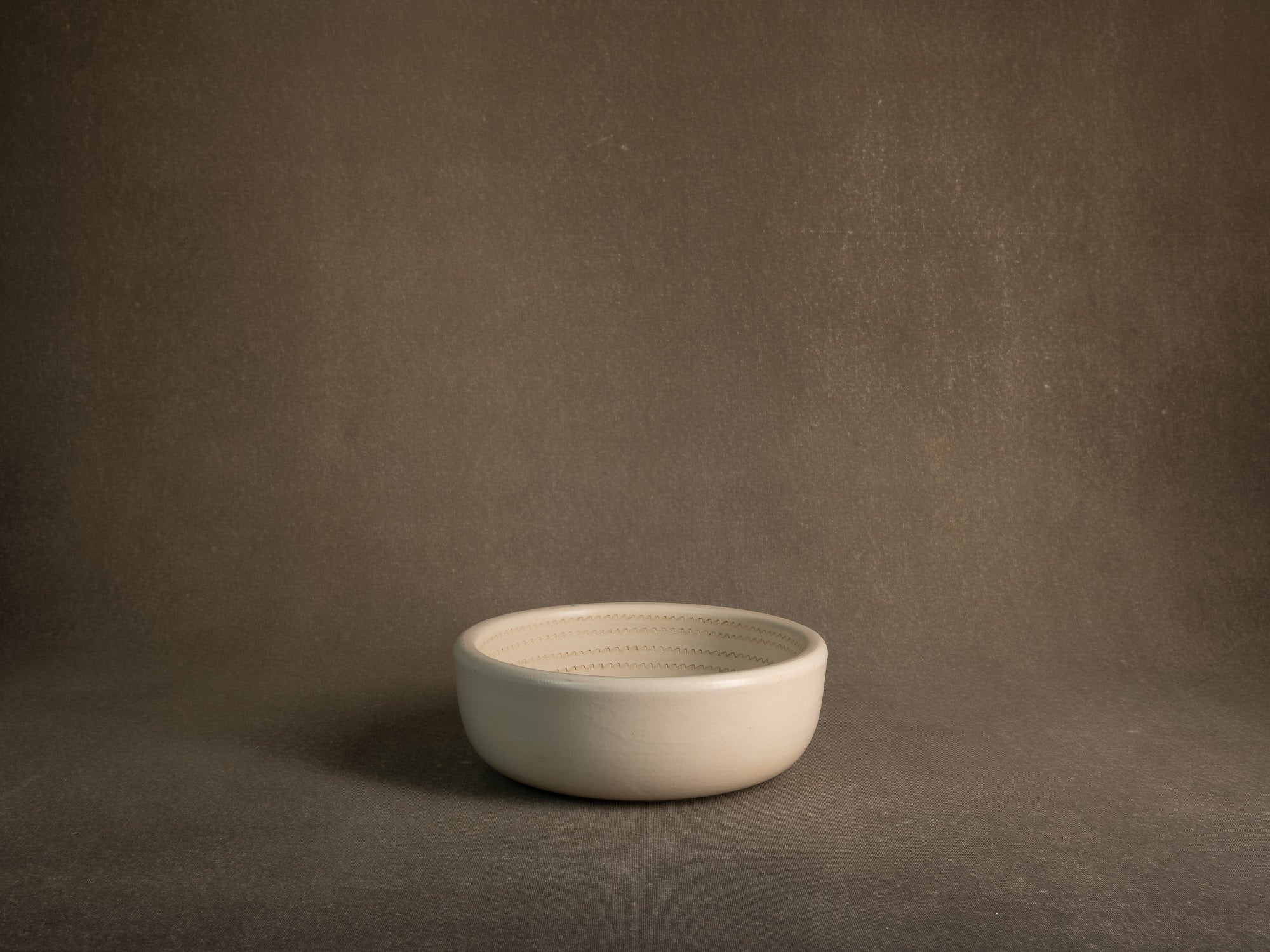 Rare coupe de Fernand Elchinger à Soufflenheim, France (Fin des Années 1940)..Large bowl by Fernand Elchinger in Soufflenheim, France (Late 1940's)