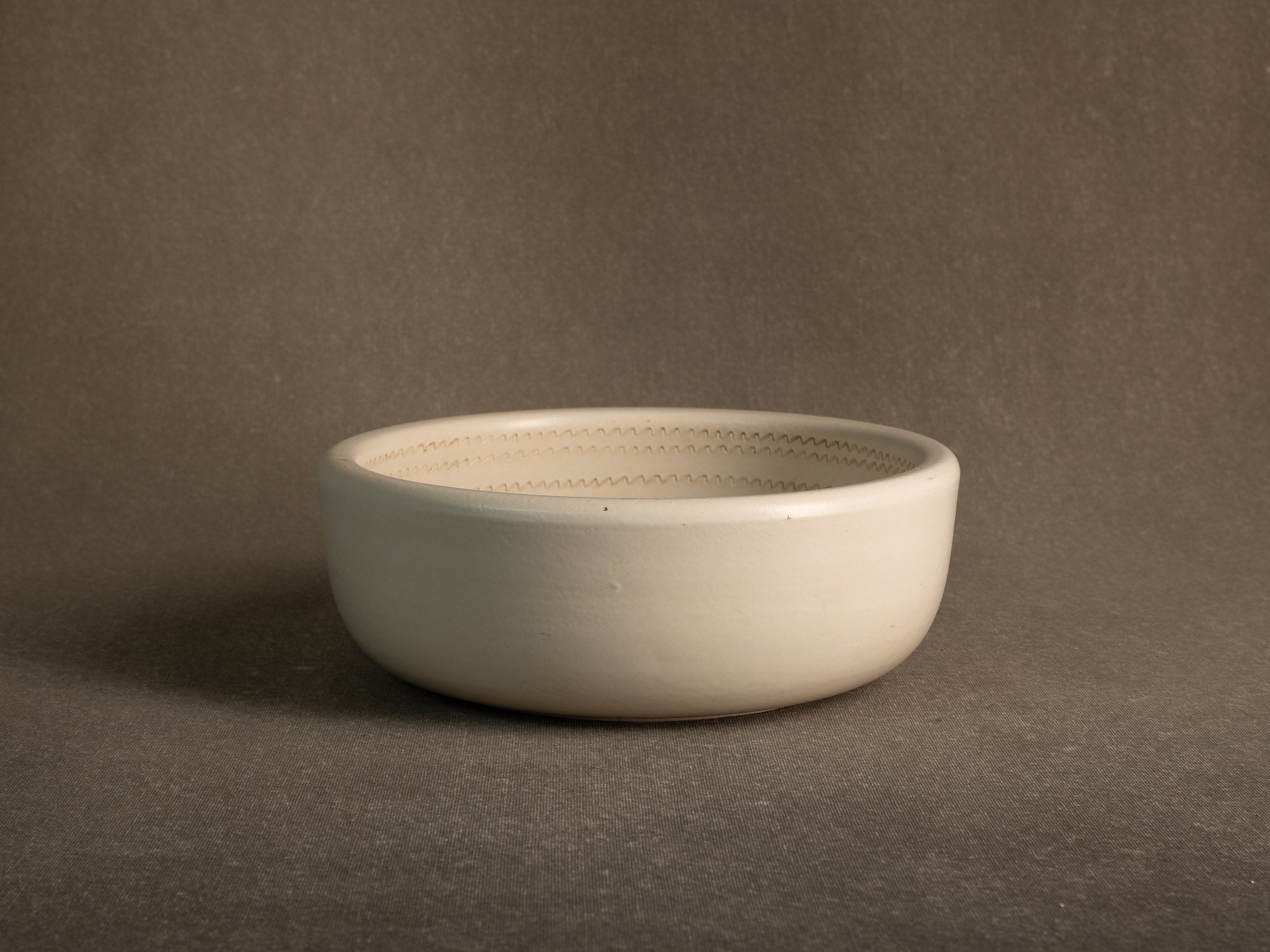 Rare coupe de Fernand Elchinger à Soufflenheim, France (Fin des Années 1940)..Large bowl by Fernand Elchinger in Soufflenheim, France (Late 1940's)
