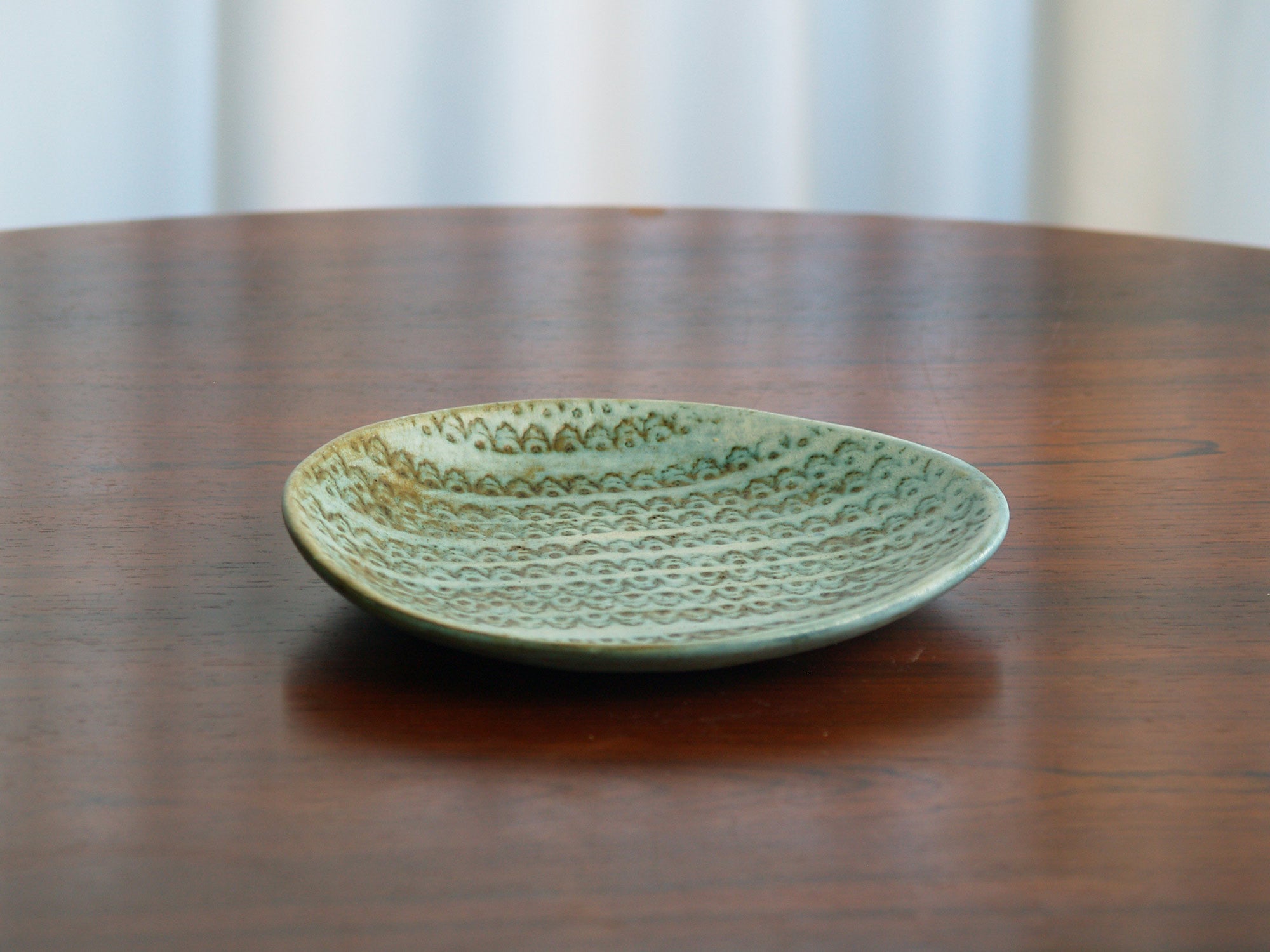 Coupe biomorphique par les 2 Potiers, France (vers 1963)..Biomorphic bowl by les 2 Potiers, France (circa 1963)