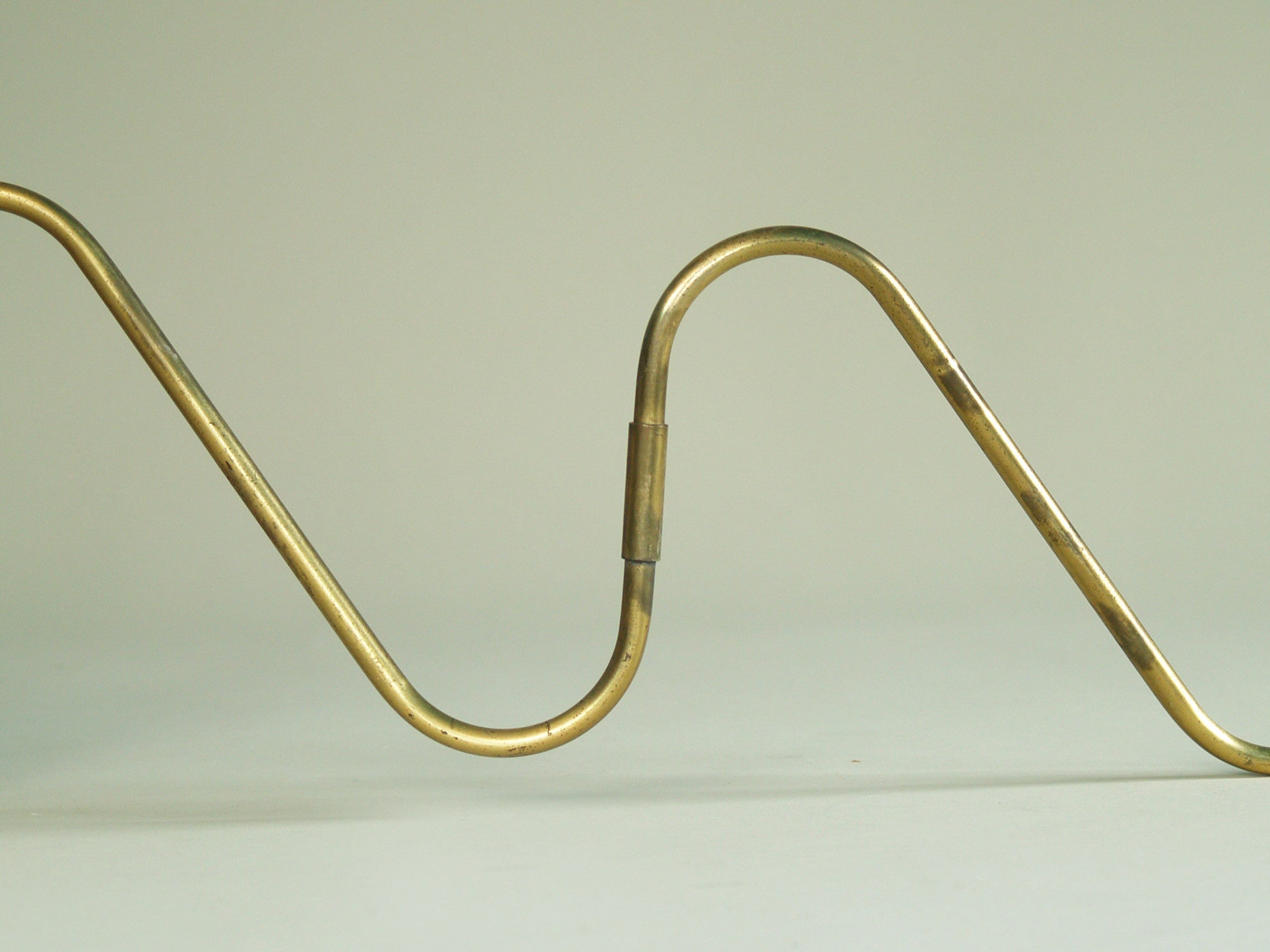 Paire d’appliques / potences de Bent Karlby pour Lyfa, Danemark (vers 1950)..Pair of swing arm wall light by Bent Karlby for Lyfa, Denmark (circa 1950)