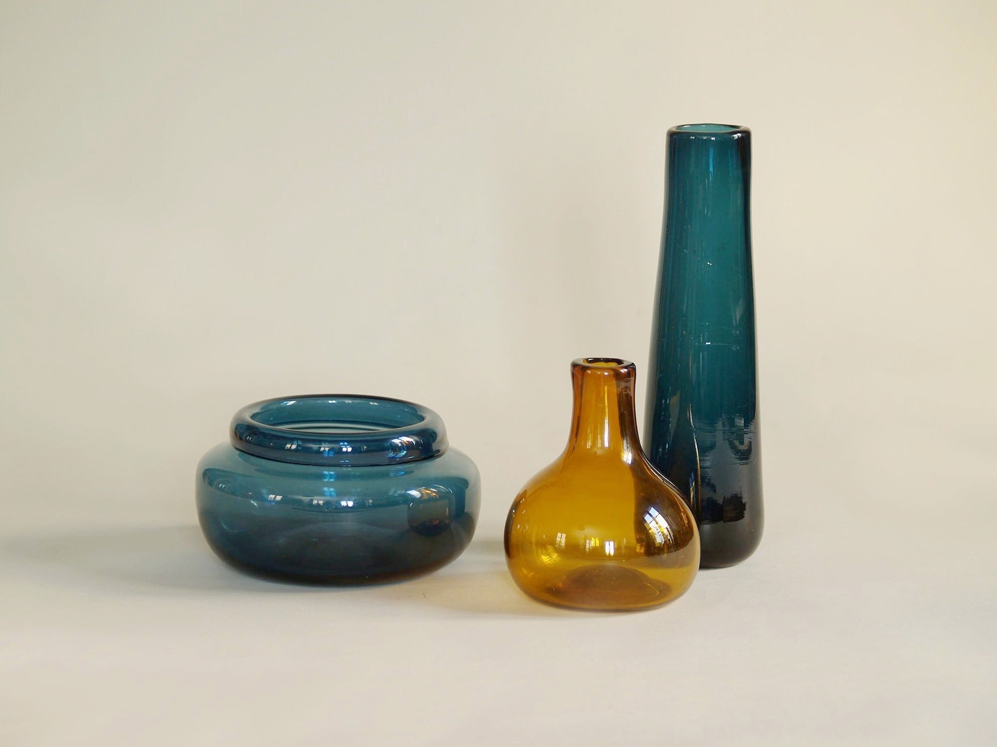 Ensemble de vases en verre soufflé par Claude Morin, France (1979)..Blown glass Set vases by Claude Morin, France (1979)