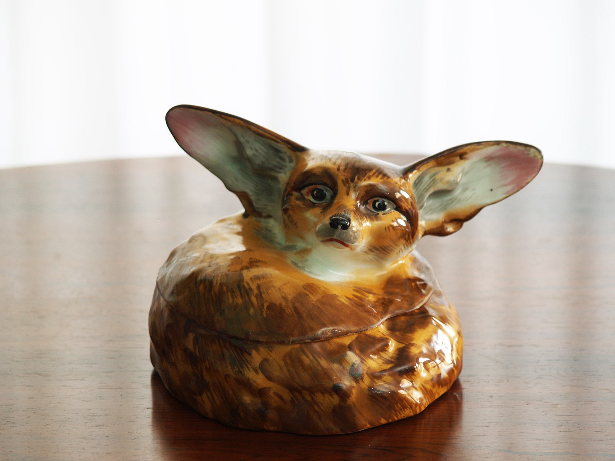 Bonbonnière Fennec de Édouard-Marcel Sandoz pour Haviland, France (vers 1921)..Rare porcelain box by Edouard-Marcel Sandoz for Haviland, France (circa 1921)