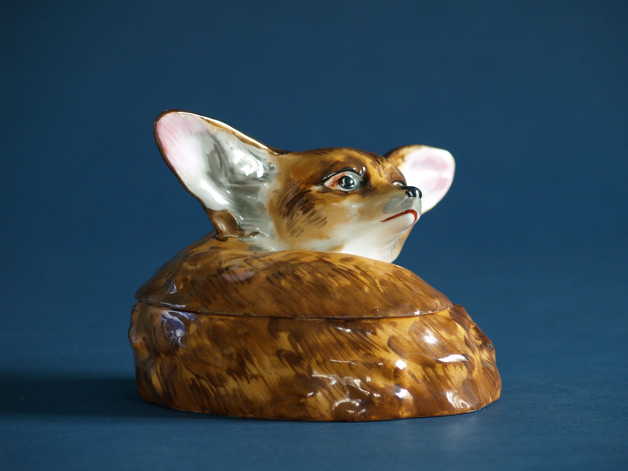 Bonbonnière Fennec de Édouard-Marcel Sandoz pour Haviland, France (vers 1921)..Rare porcelain box by Edouard-Marcel Sandoz for Haviland, France (circa 1921)