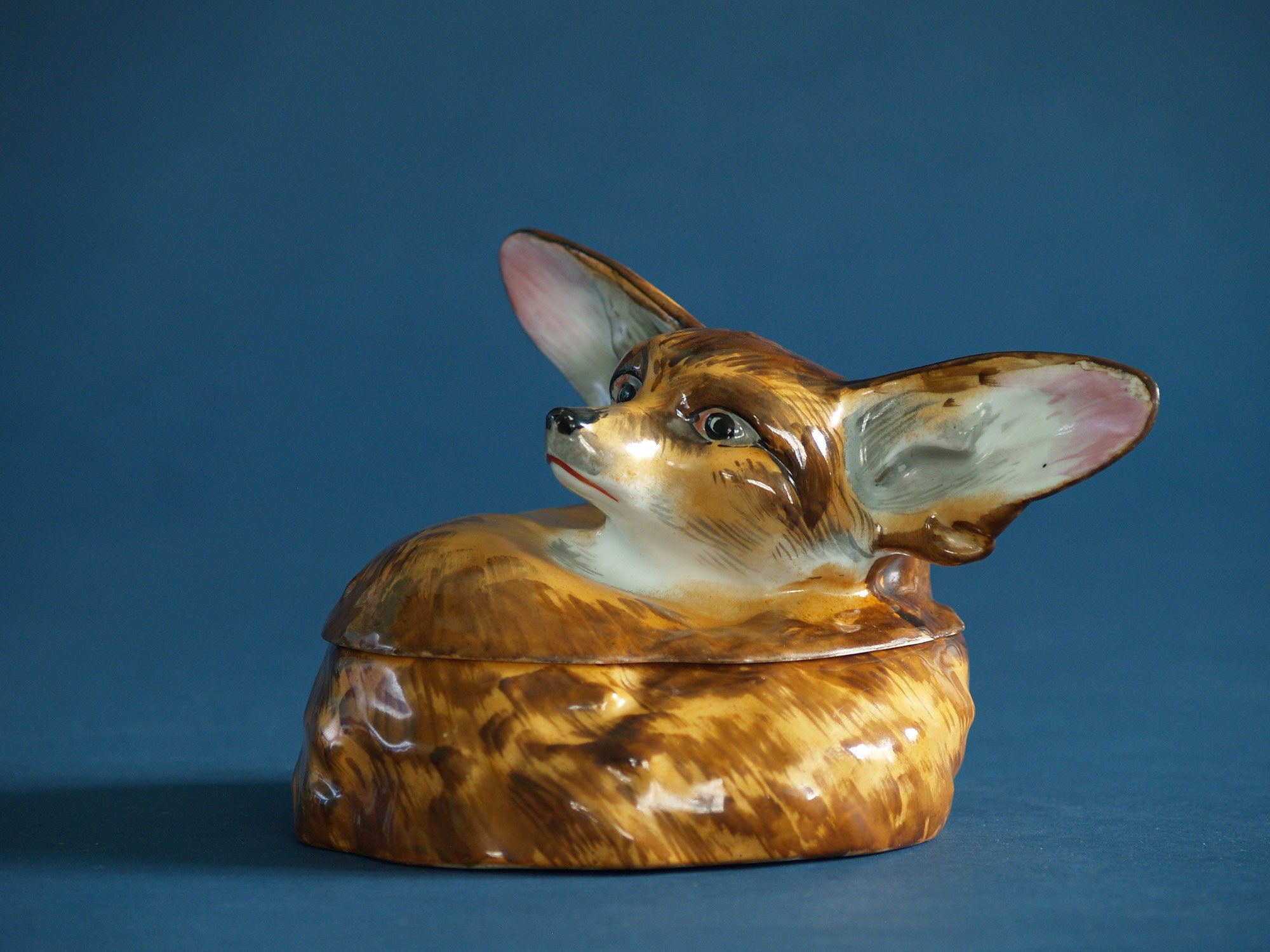 Bonbonnière Fennec de Édouard-Marcel Sandoz pour Haviland, France (vers 1921)..Rare porcelain box by Edouard-Marcel Sandoz for Haviland, France (circa 1921)