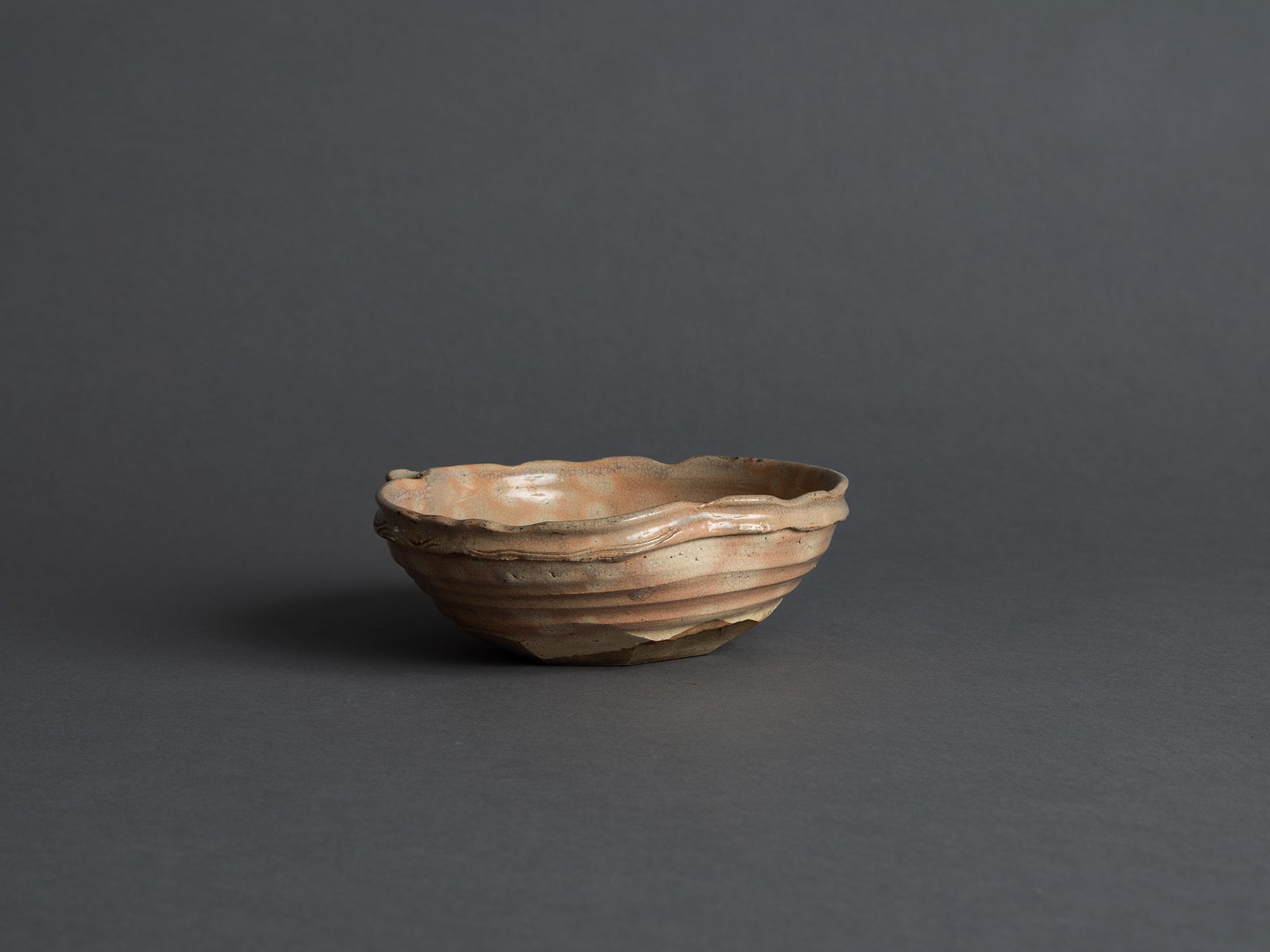 Rare coupe Katakuchi yôhen de Hagi, Japon (Fin Ère Meiji / Ère Taishō)..Yôhen Hagi ware Katakuchi bowl, Japan (late Meiji era / Taishō era)