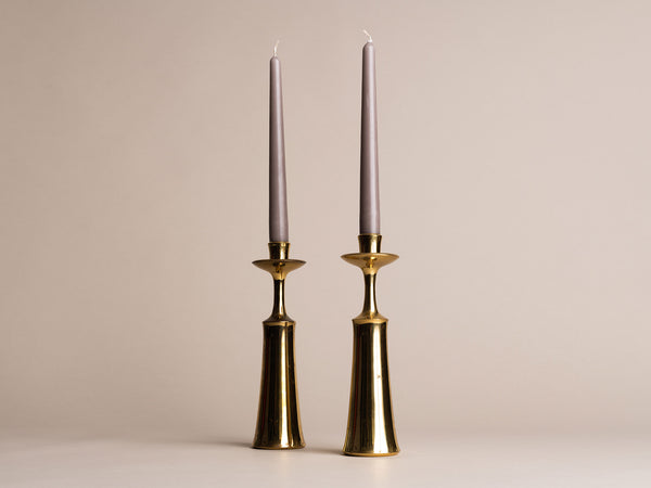 Paire de flambeaux modernistes de Jens Harald Quistgaard pour Dansk Designs, Danemark (vers 1958)..Set of 2 modernist Candle holders by Jens Harald Quistgaard for Dansk Designs, Denmark (circa 1958)