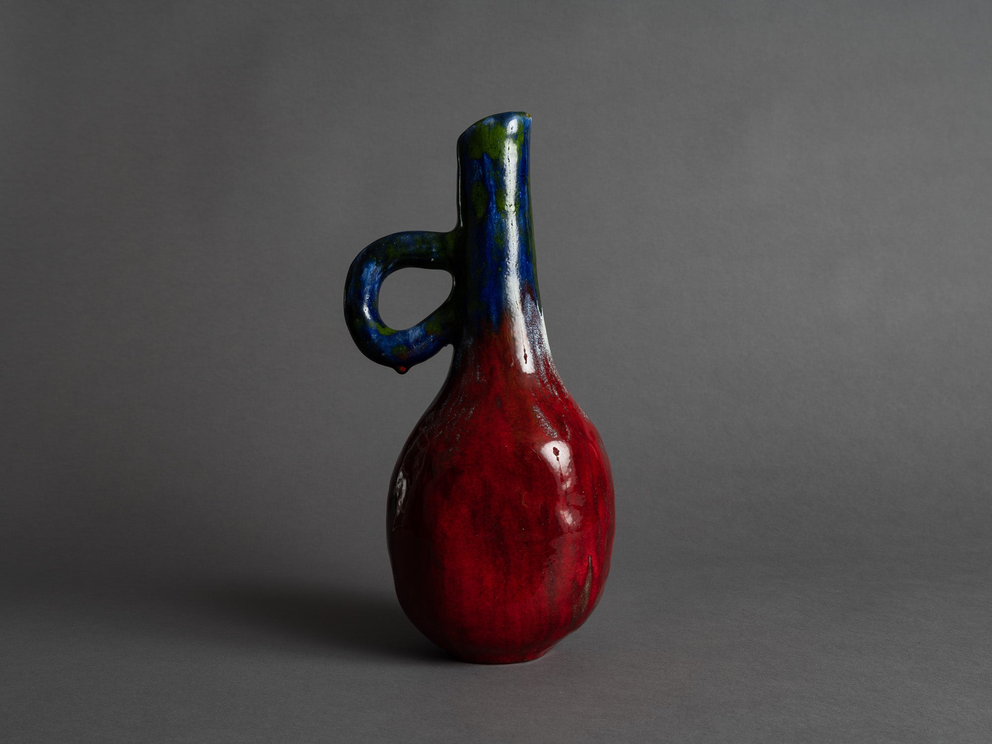 Rare vase ansé d’Alice Colonieu, France (vers 1950)..Earthenware handled vase by Alice Colonieu, France (circa 1950)