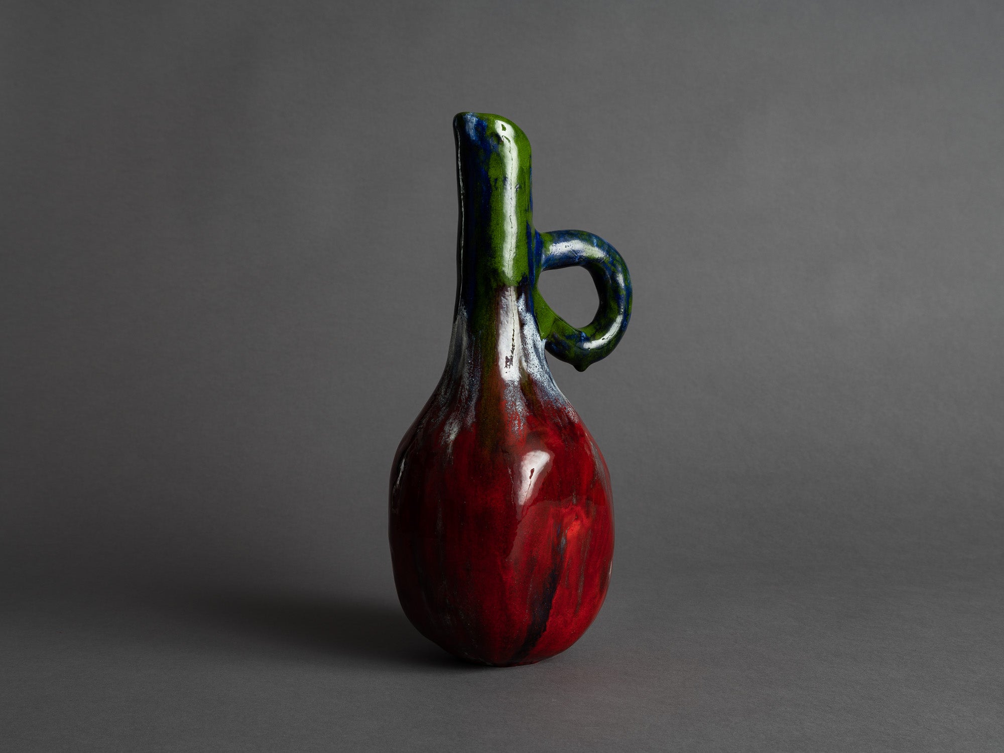 Rare vase ansé d’Alice Colonieu, France (vers 1950)..Earthenware handled vase by Alice Colonieu, France (circa 1950)