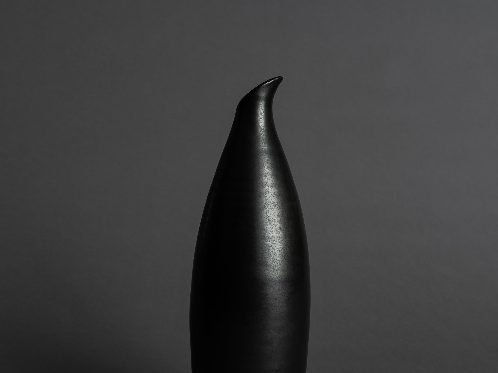 Vase bouteille des Potiers d'Accolay, France (vers 1955)..Freeform bottleshaped Vase by les Potiers d'Accolay, France (ca 1955)