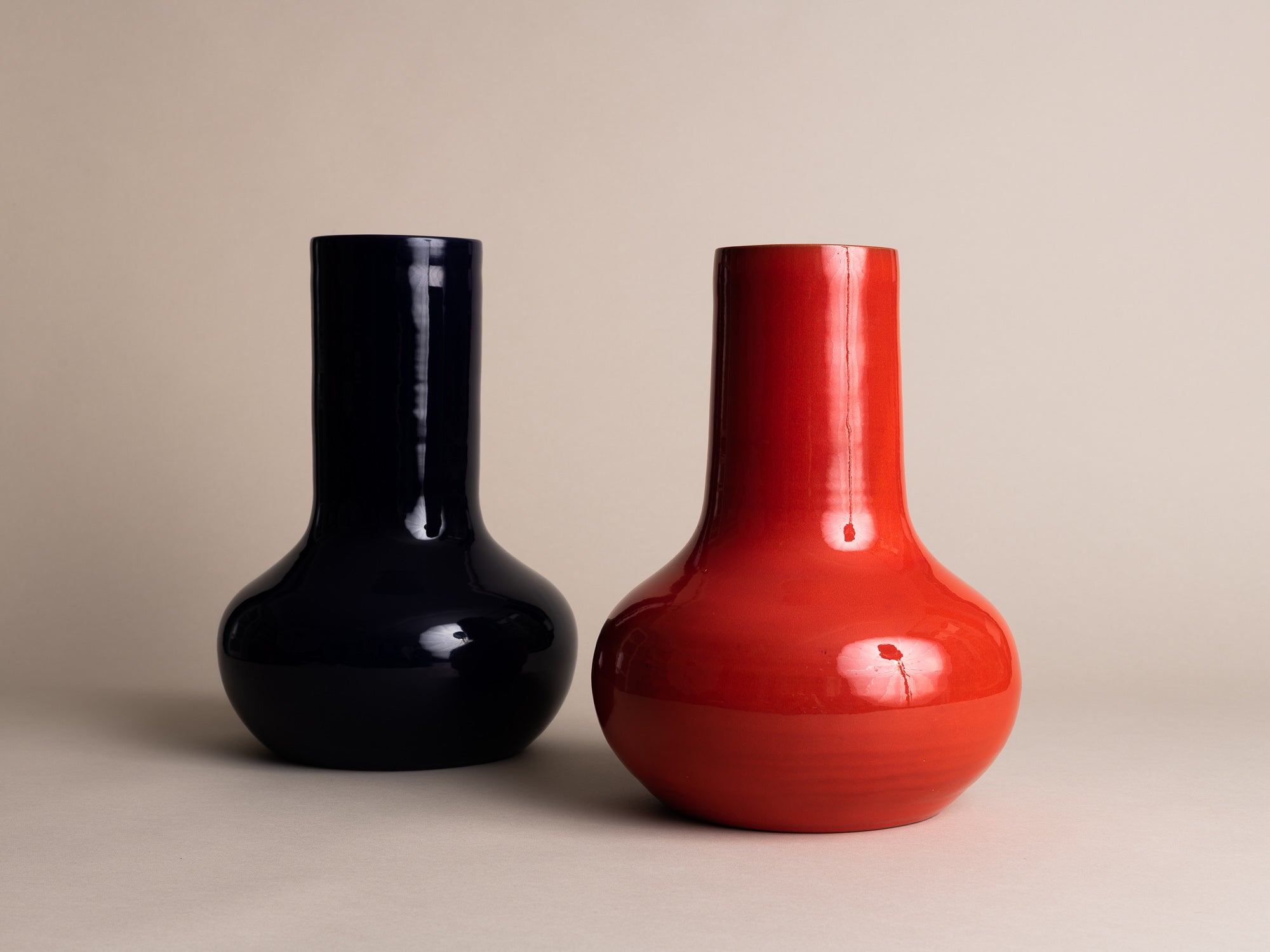 Vase vermillon de sélénium par Robert Picault pour Cerasarda, Italie (années 1960)..Vermilion vase by Robert Picault for Cerasarda, Italy (1960)