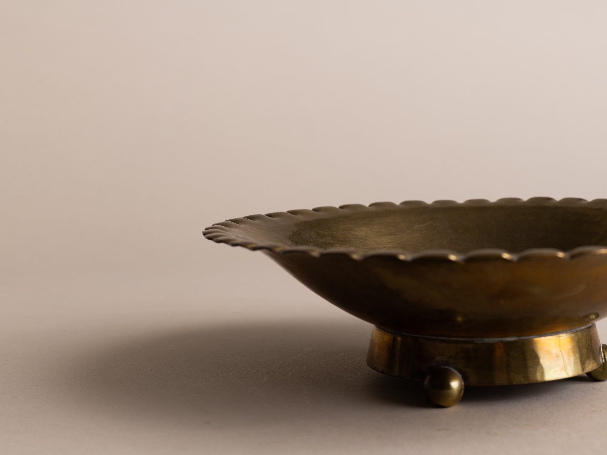 Coupe en laiton par Alois Wörle & Neues Münchner Kunstgewerbe, Allemagne (vers 1920)..Brass bowl by Alois Wörle & Neues Münchner Kunstgewerbe, Germany (circa 1920)