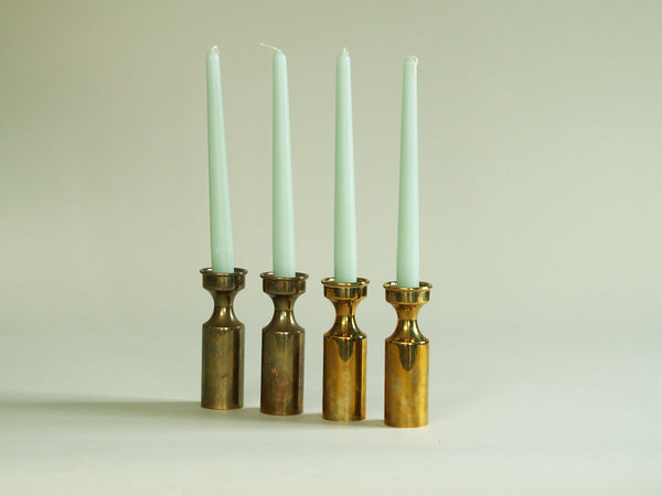Série de quatre flambeaux modernistes par Boyes Metalkunst, Danemark (vers 1950)..Set of 4 modernist Candle holders by Boyes Metalkunst, Denmark (circa 1950)