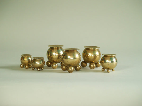 Suite de six bougeoirs par Gusum Bruk, Suède (vers 1900)..Set of six candle holders by Gusum Bruk, Sweden (circa 1900)
