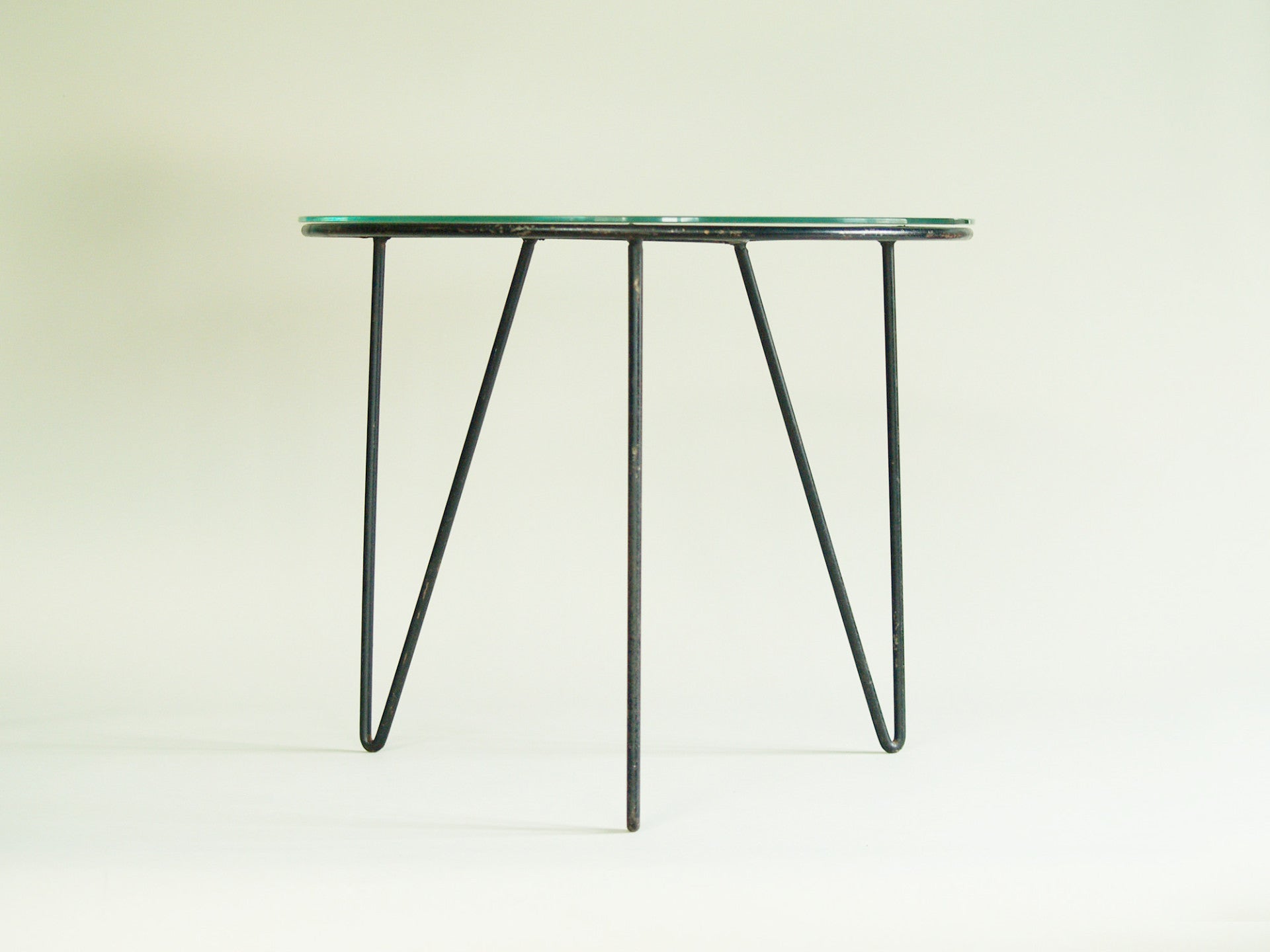 Guéridon / table basse moderniste, France (vers 1953)..Modernist occasional coffee table, France (circa 1953)